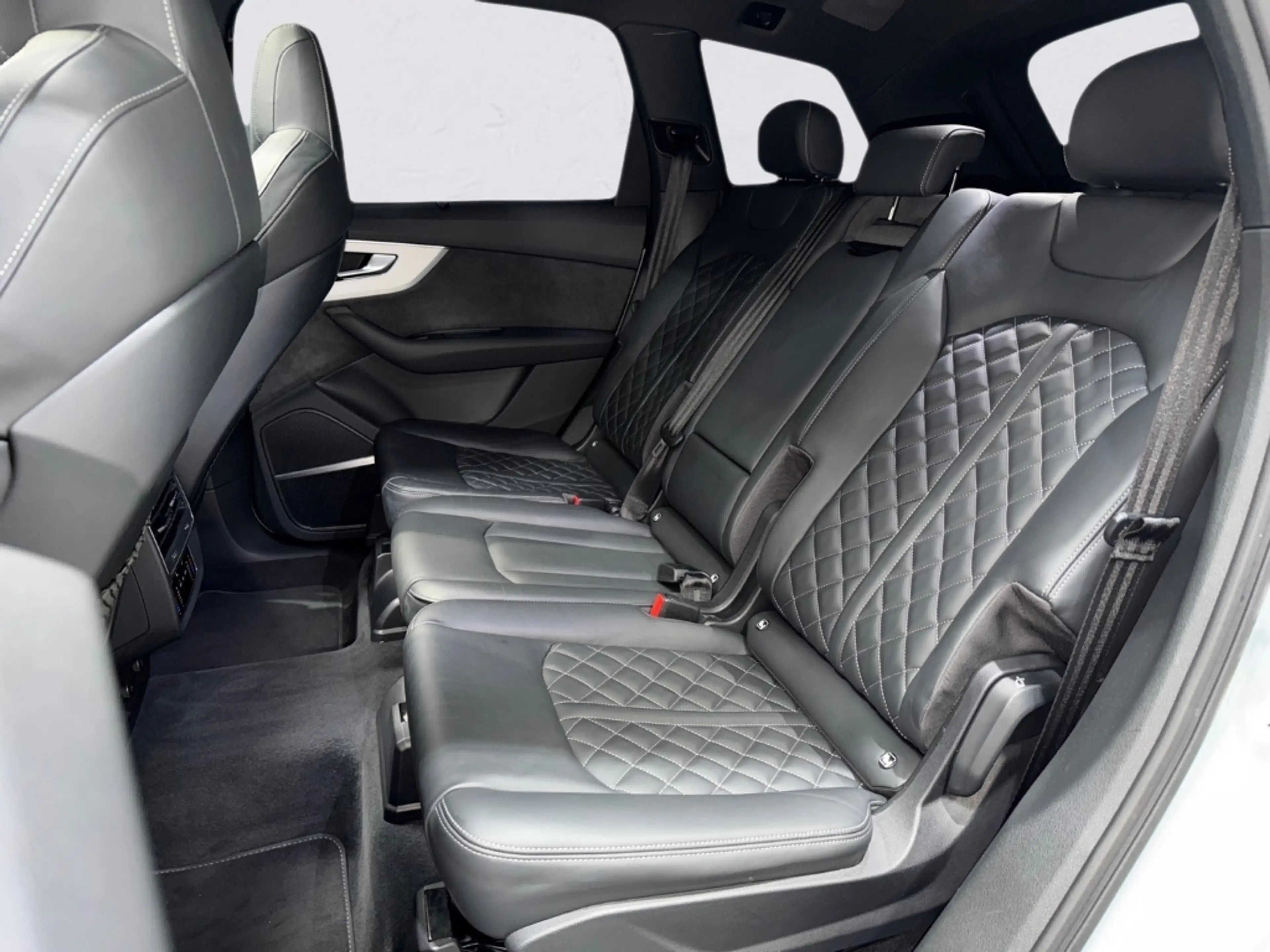 Audi SQ7 4.0 TFSI QU BLACK FAHRWERKSPAKET MATRIX PANO AHK 3 — photo 10