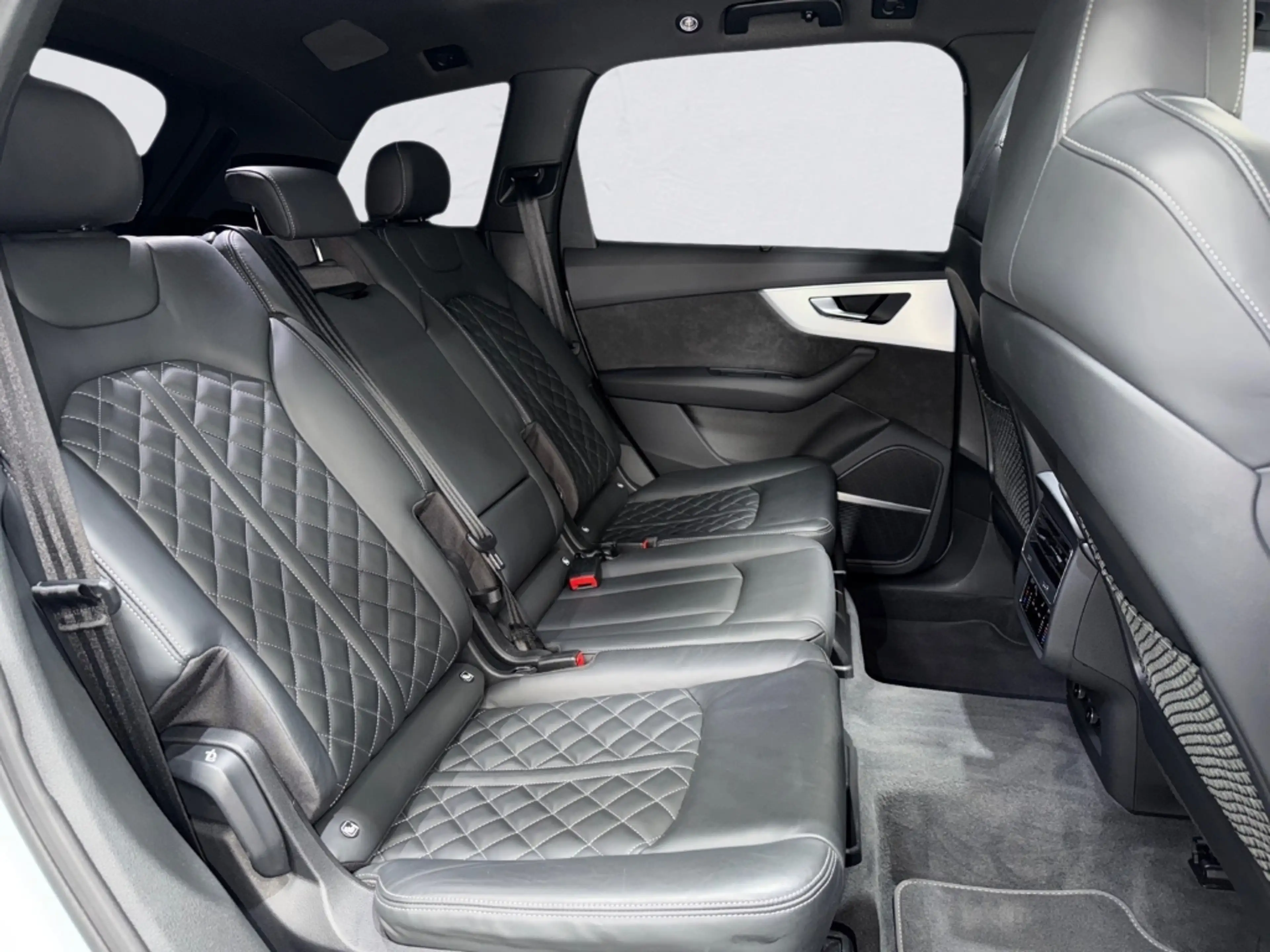 Audi SQ7 4.0 TFSI QU BLACK FAHRWERKSPAKET MATRIX PANO AHK 3 — photo 11