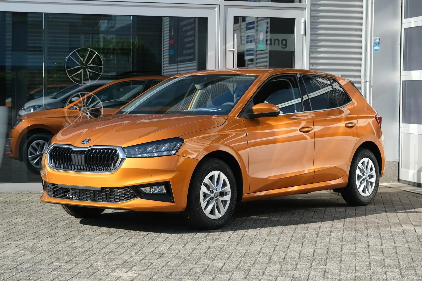 Skoda Fabia 1.0 TSI DSG Top Selection Kamera LED App-Navi C... Orange - 1