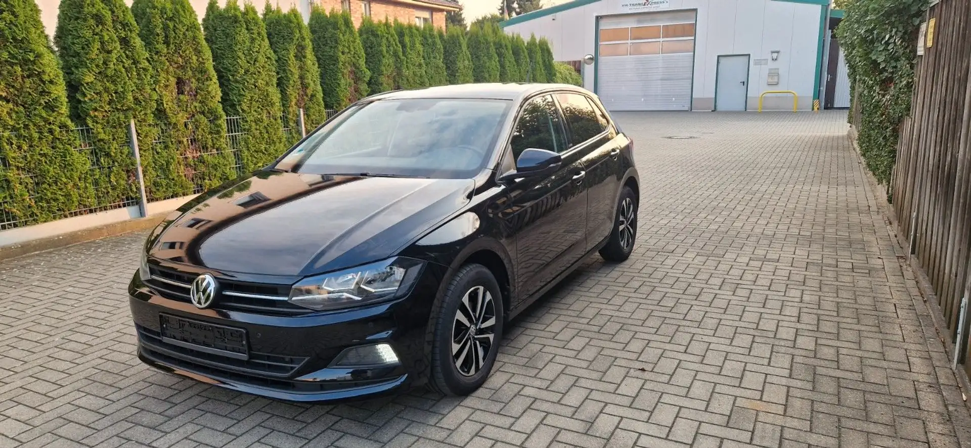 Volkswagen Polo VI United 1 Hand 1,6TDI DSG AHK ACC Schwarz - 2