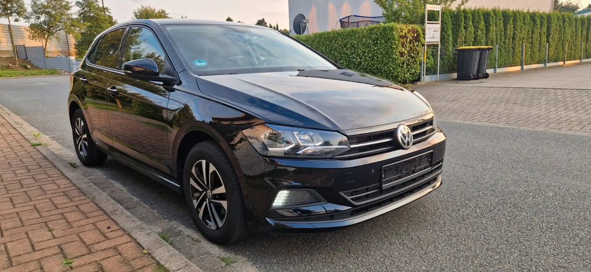 Volkswagen Polo VI United 1 Hand 1,6TDI DSG AHK ACC Noir - 1