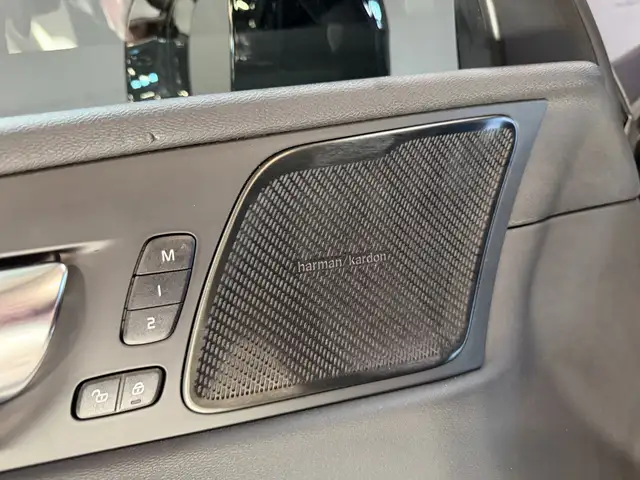 Volvo XC60 view 25