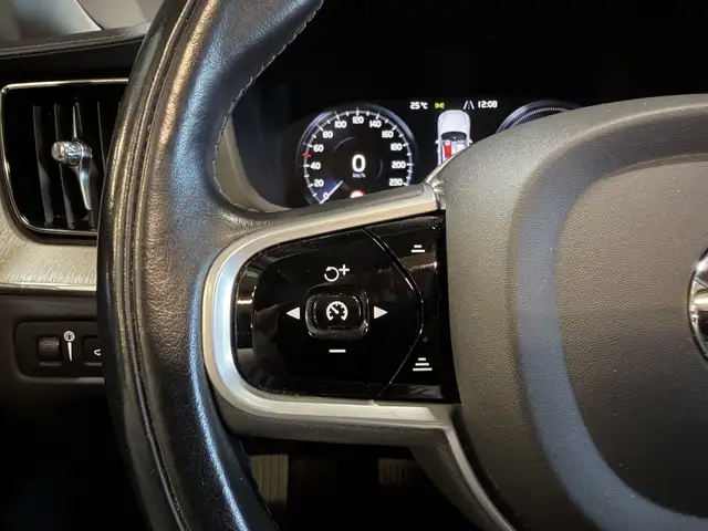 Volvo XC60 view 13