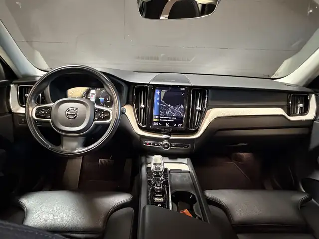 Volvo XC60 view 2