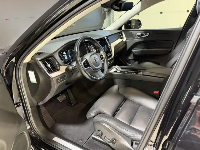 Volvo XC60 view 11