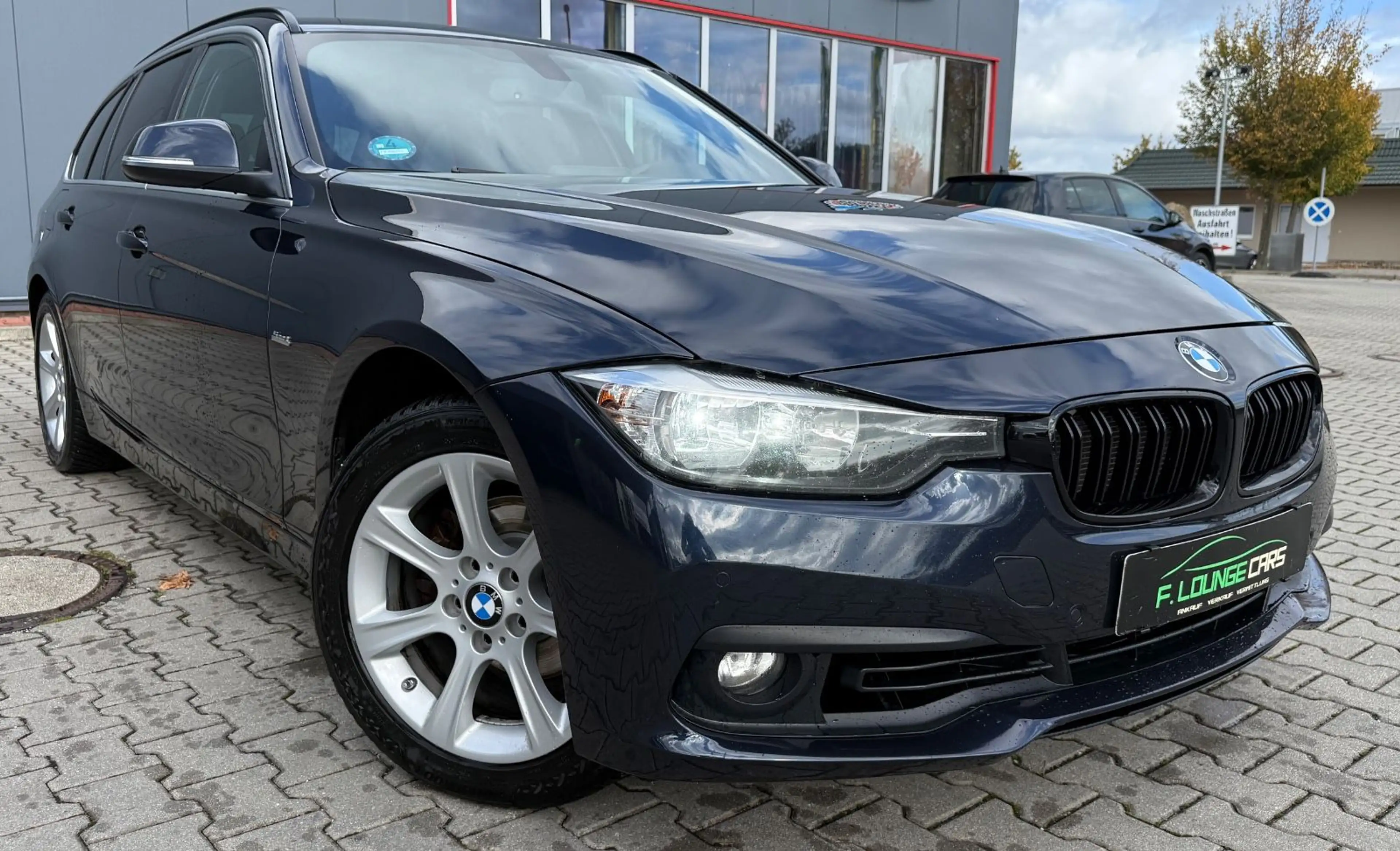 BMW 318 i Touring Sport Line*LED*HuD*Automatik* — photo 3