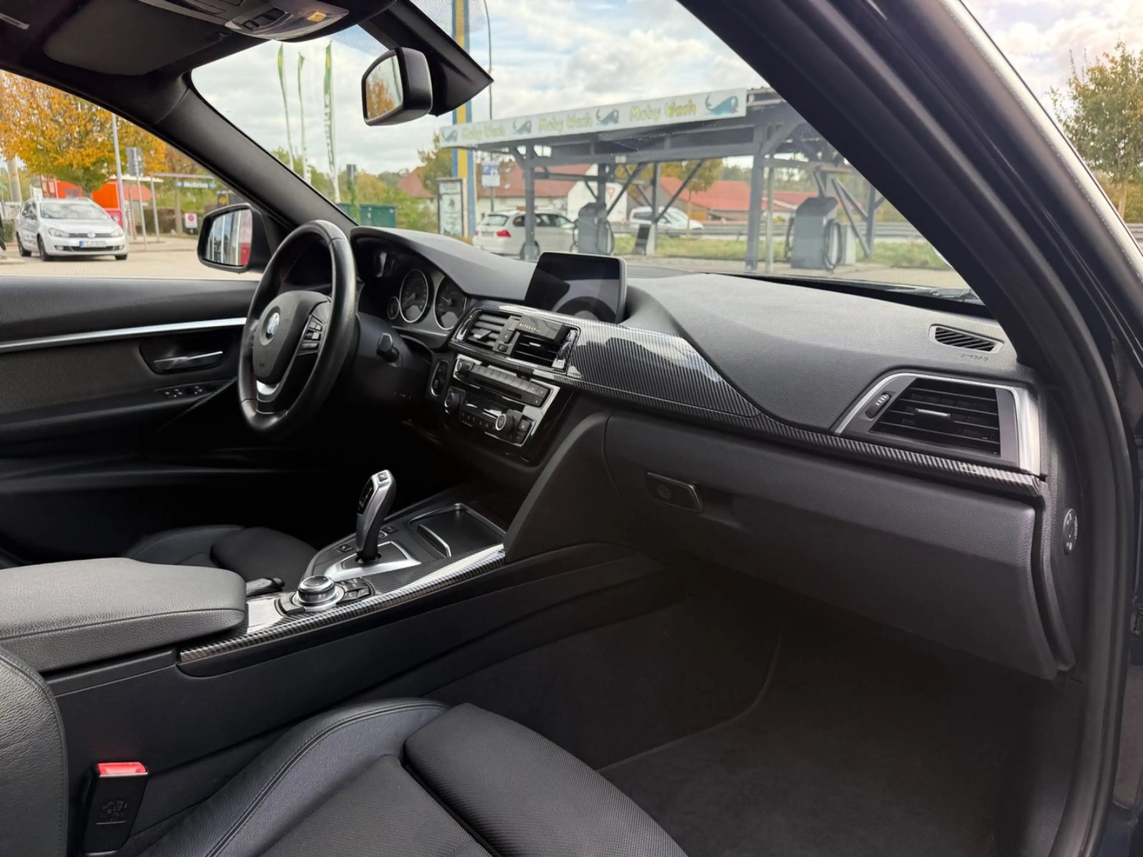 BMW 318 i Touring Sport Line*LED*HuD*Automatik* — photo 9