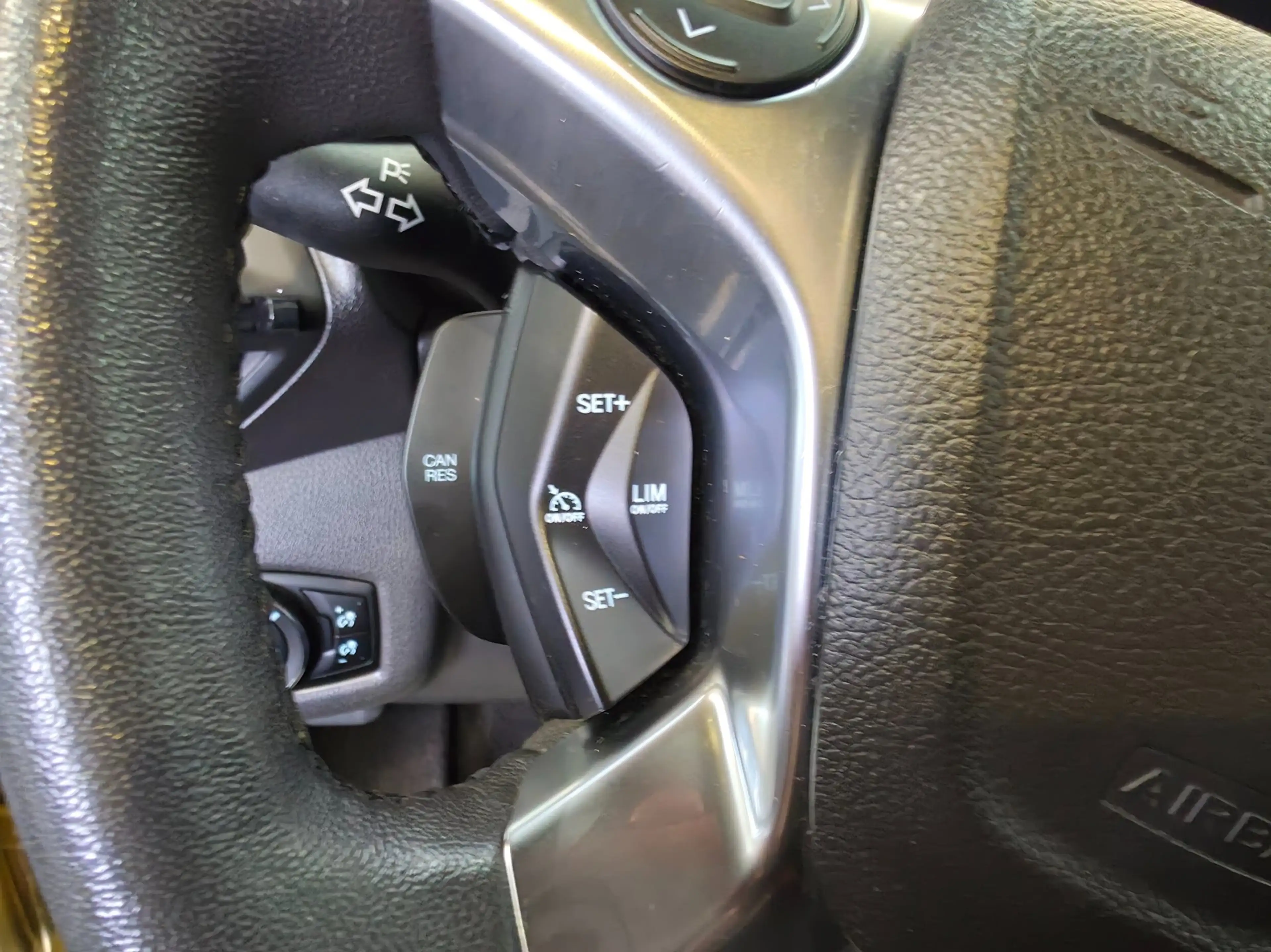 Ford Tourneo Connect Compact 1.0 Titanium — photo 8