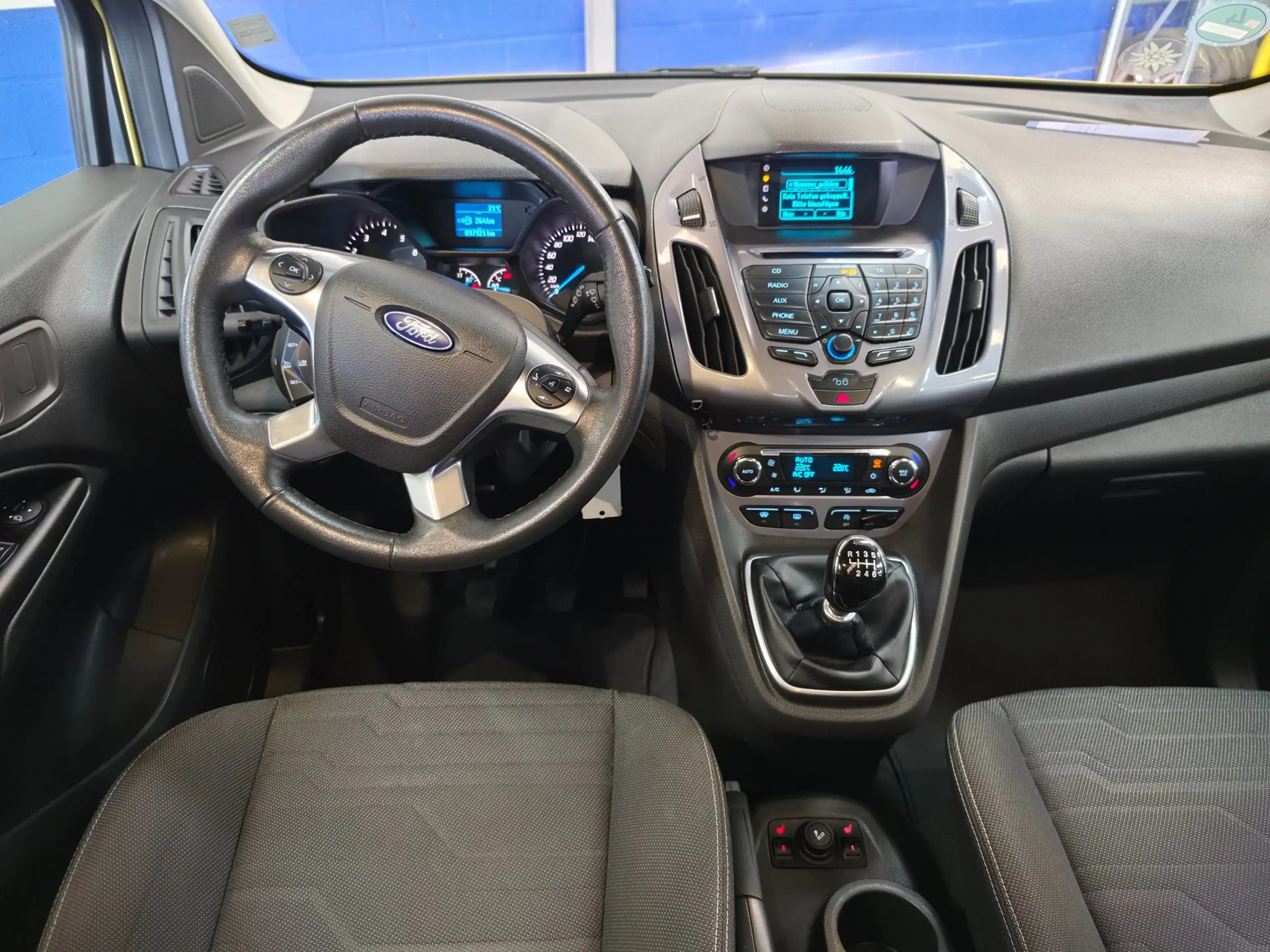 Ford Tourneo Connect Compact 1.0 Titanium — photo 9