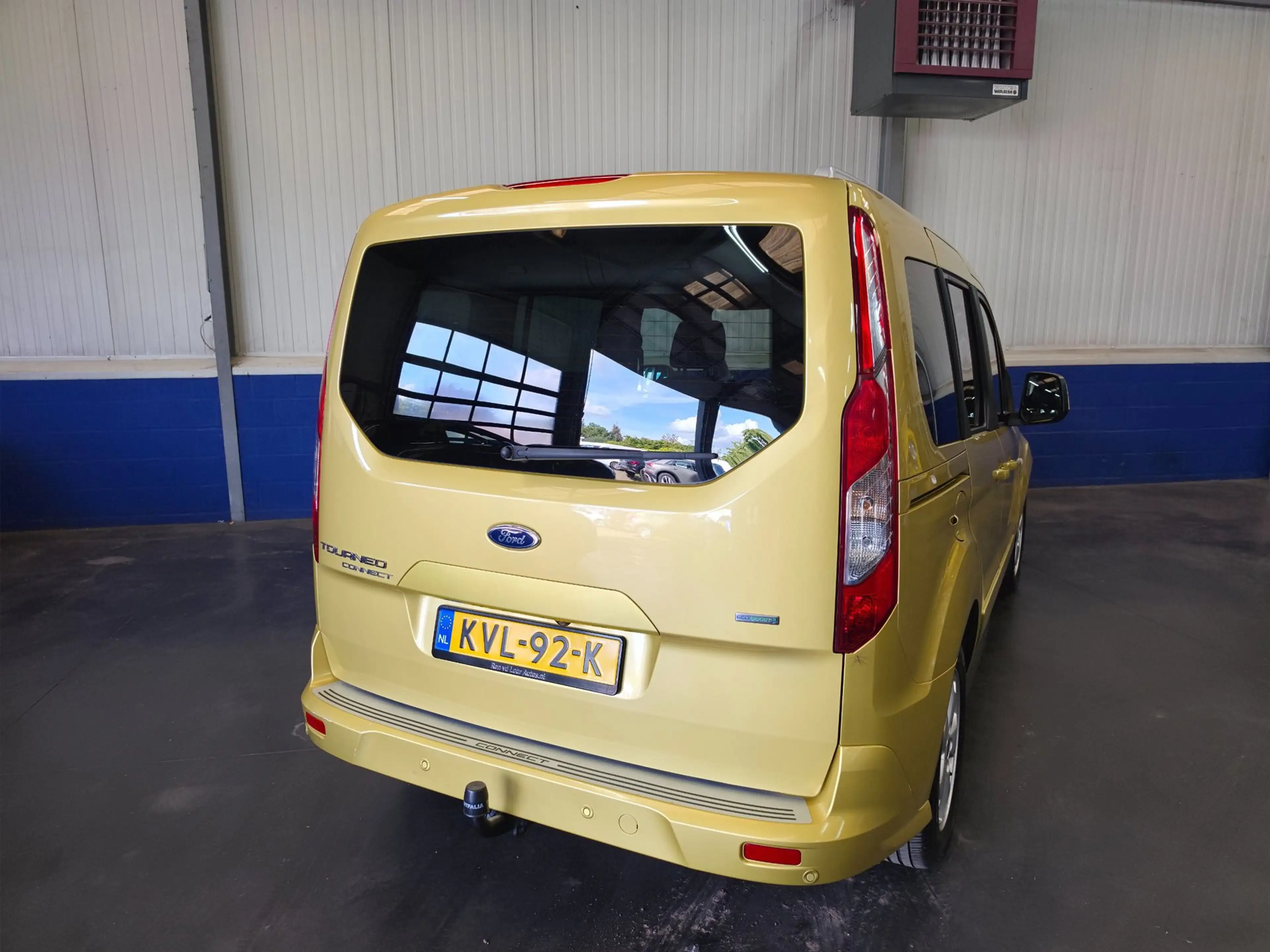 Ford Tourneo Connect Compact 1.0 Titanium — photo 3