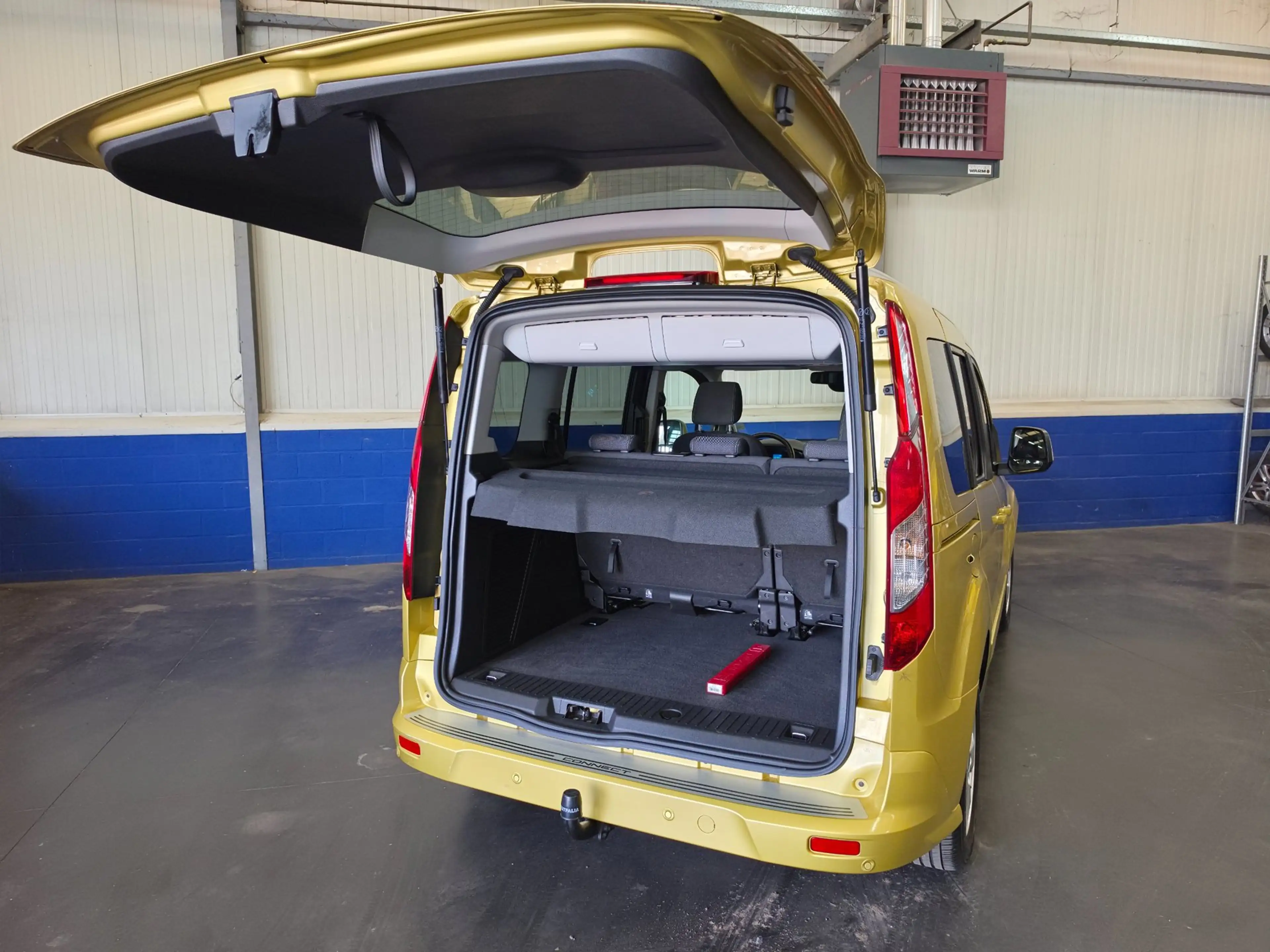 Ford Tourneo Connect Compact 1.0 Titanium — photo 12