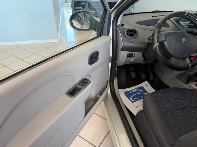 Renault Twingo view 8