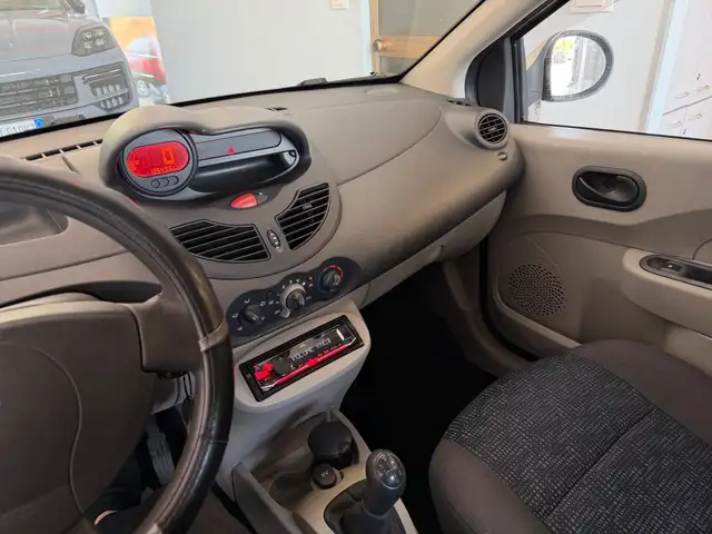 Renault Twingo view 5