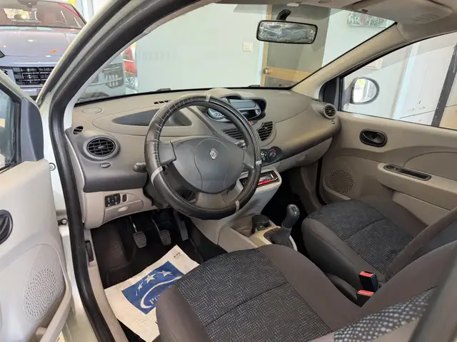 Renault Twingo view 9
