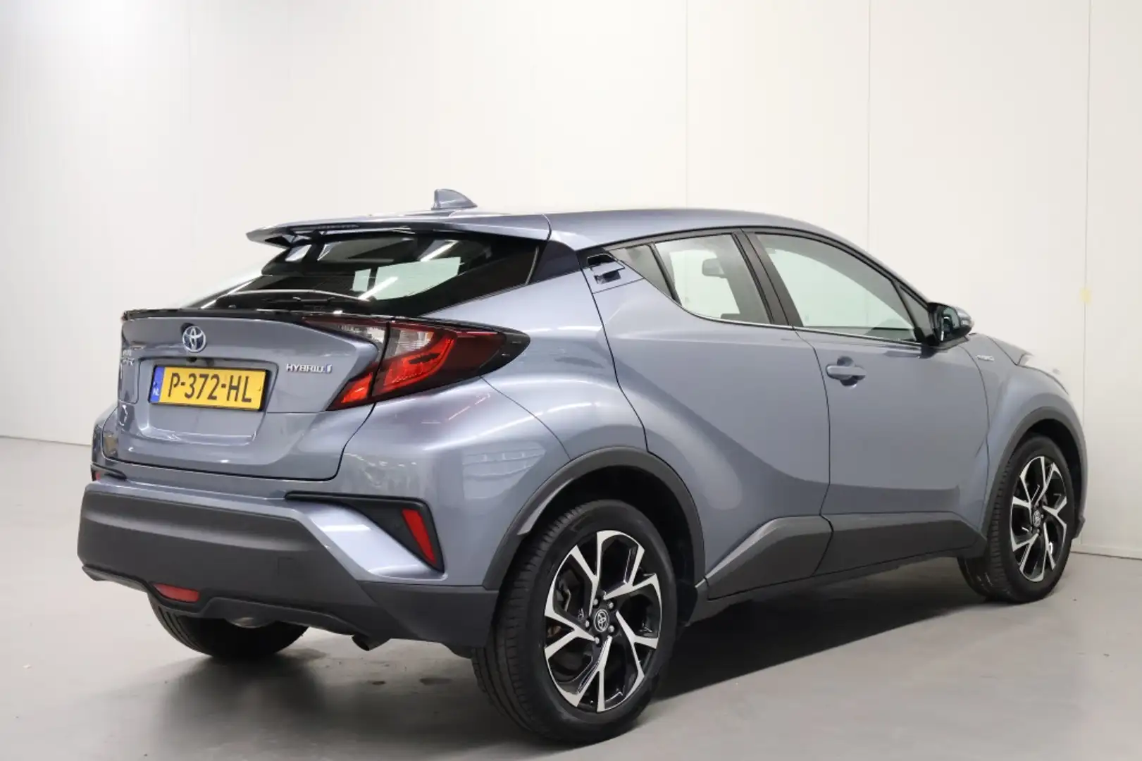 Toyota C-HR 1.8 Hybrid Dynamic Grijs - 2