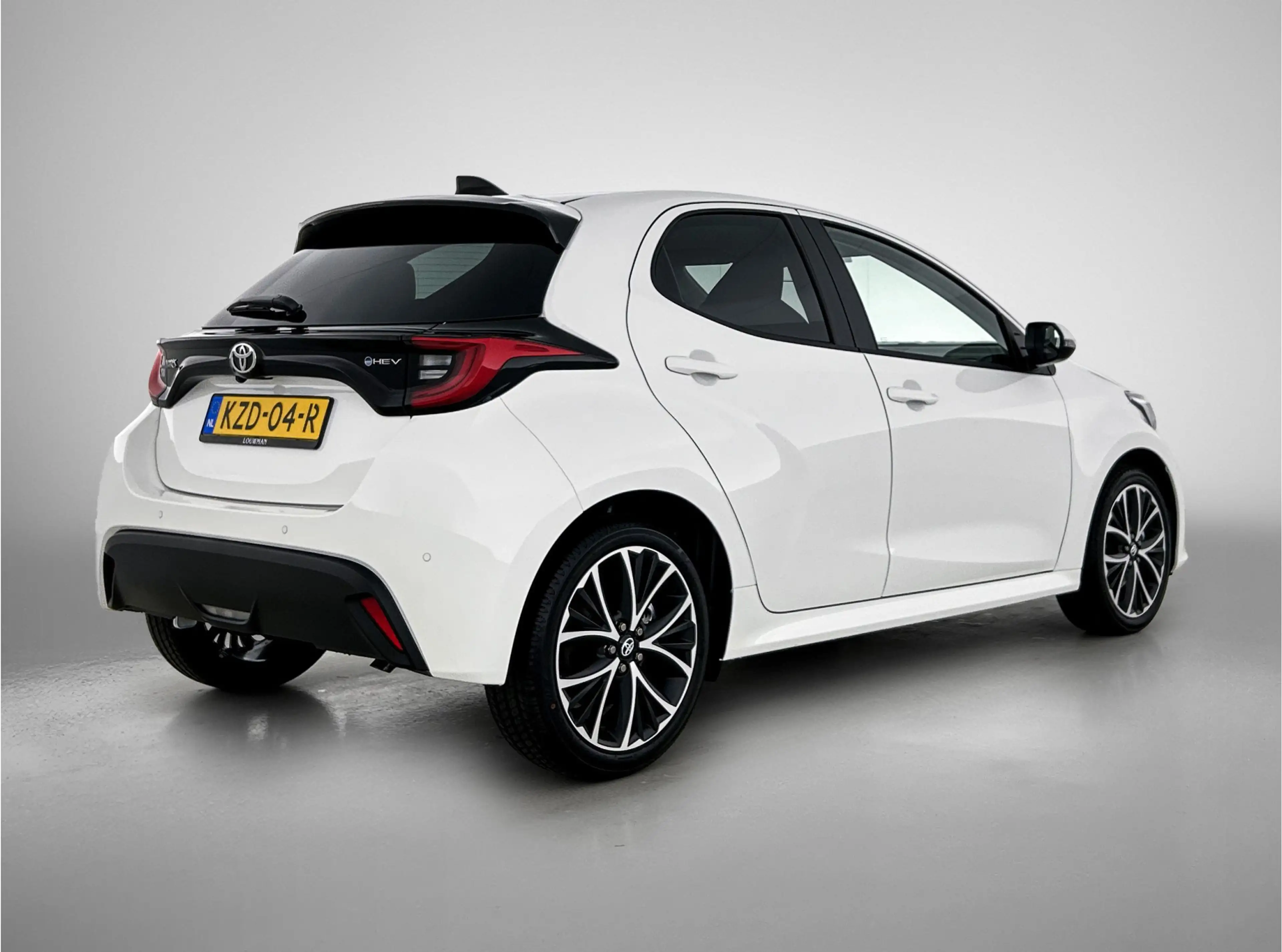 Toyota Yaris 1.5 Hybrid 115 Dynamic 3600,- voordeel!| Carplay | — photo 2