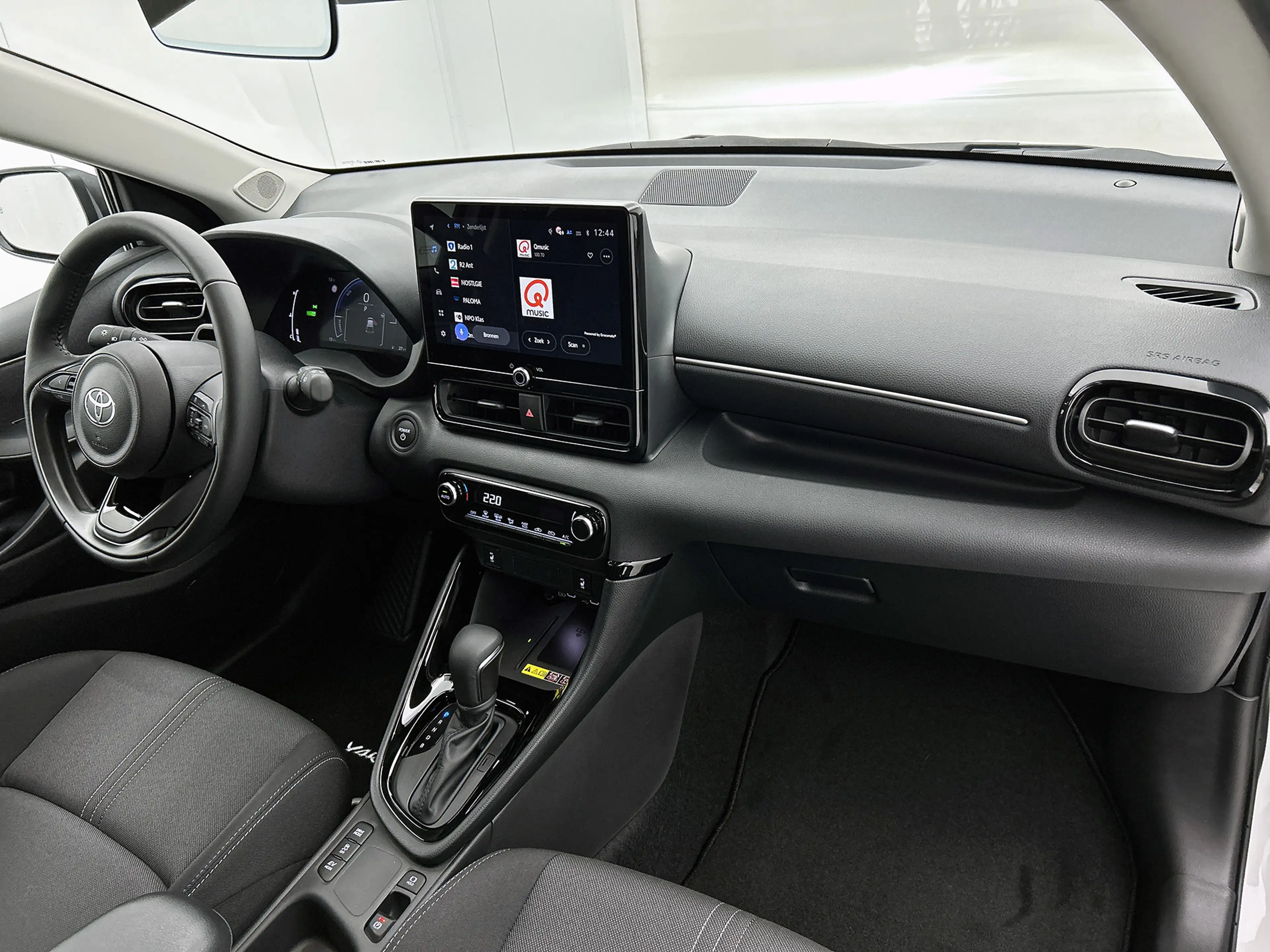 Toyota Yaris 1.5 Hybrid 115 Dynamic 3600,- voordeel!| Carplay | — photo 6