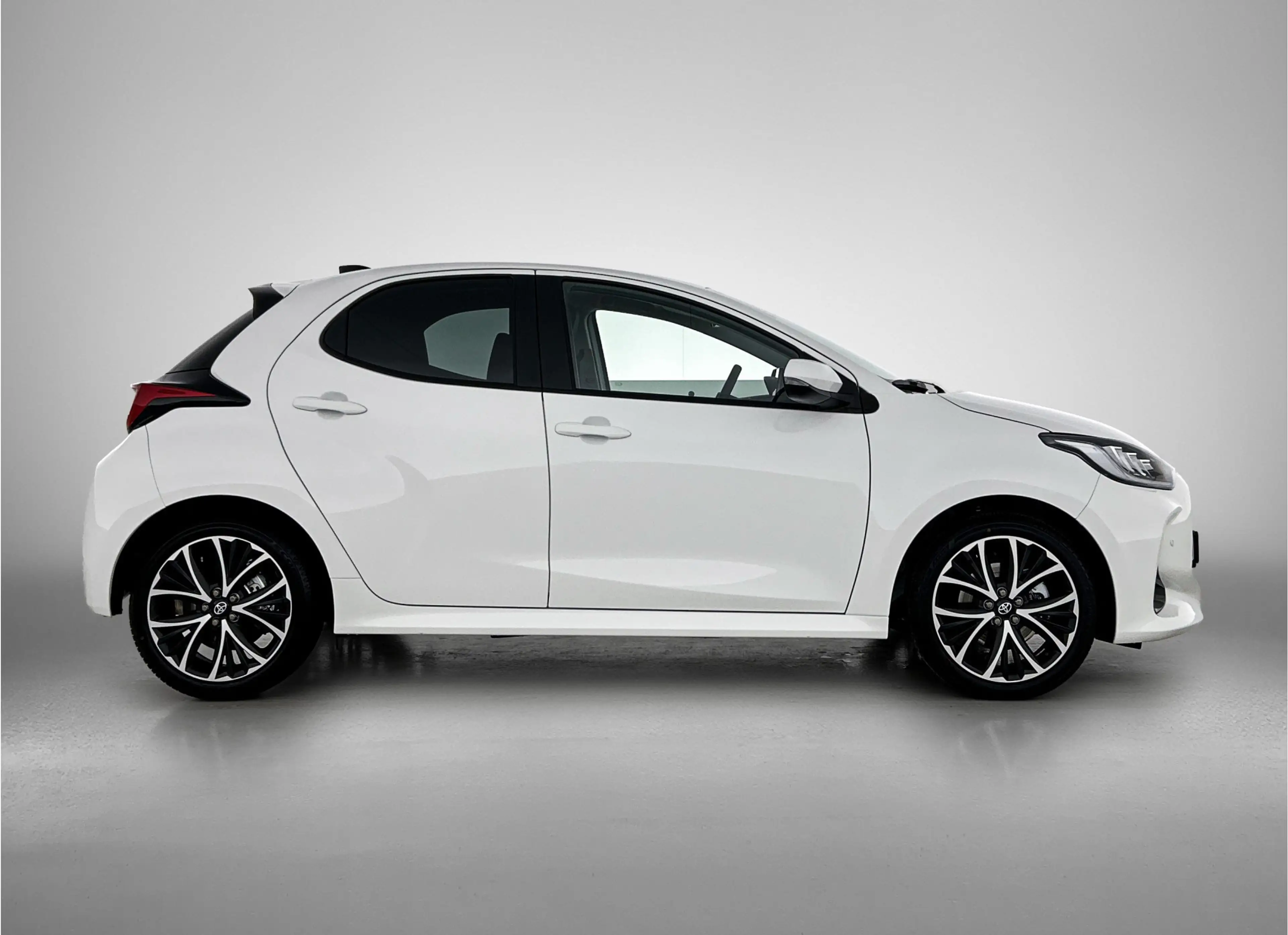 Toyota Yaris 1.5 Hybrid 115 Dynamic 3600,- voordeel!| Carplay | — photo 12