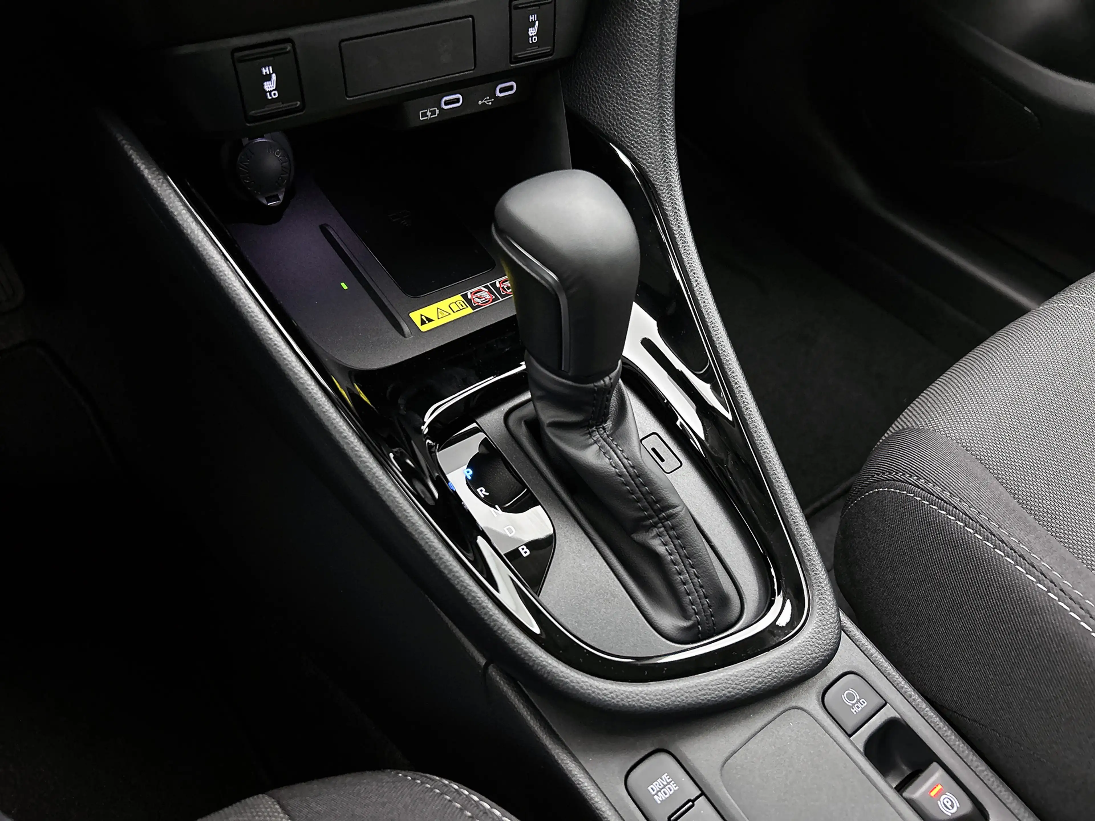 Toyota Yaris 1.5 Hybrid 115 Dynamic 3600,- voordeel!| Carplay | — photo 11