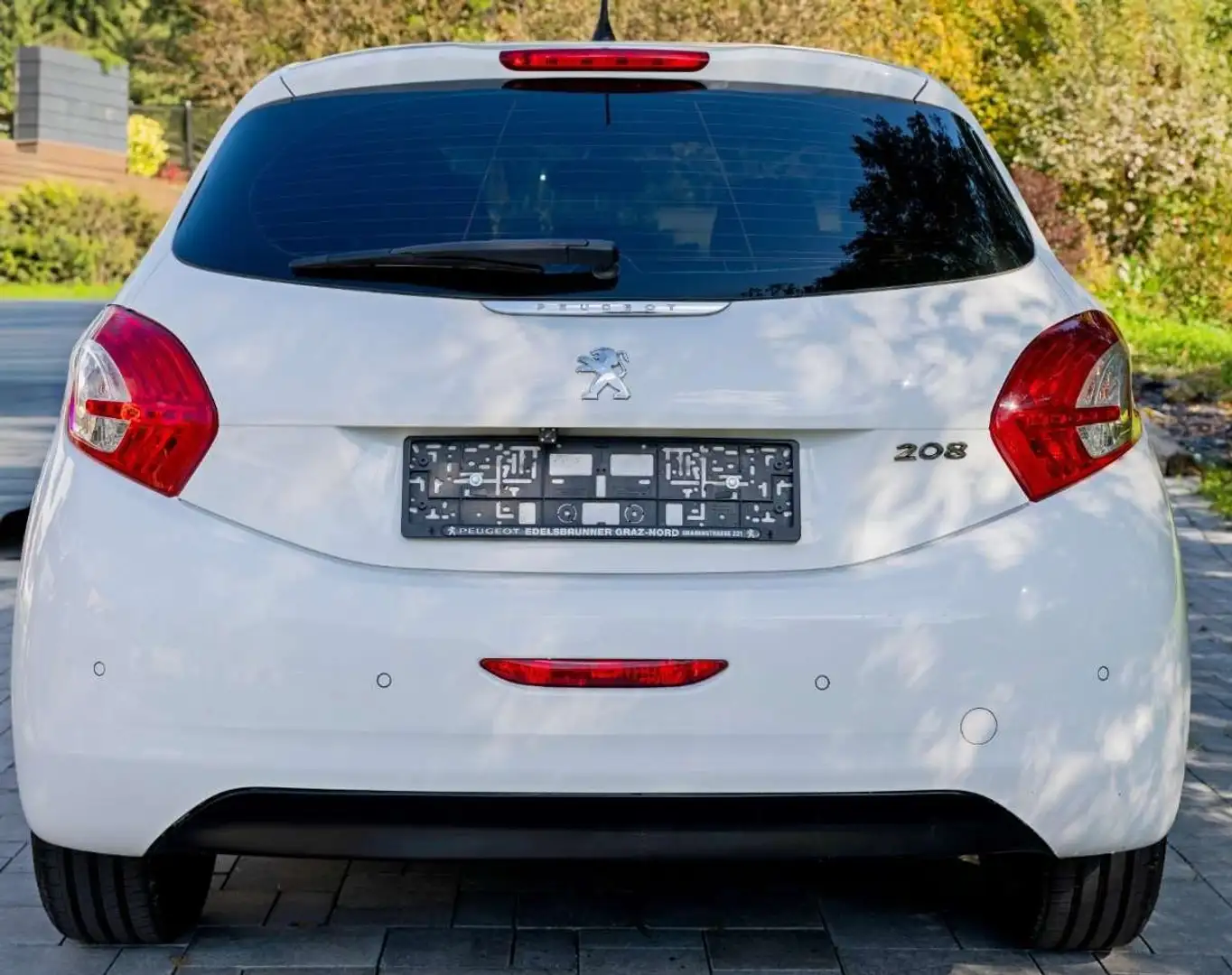 Peugeot 208 208 Allure 1,2 VTi 82 Allure Weiß - 2