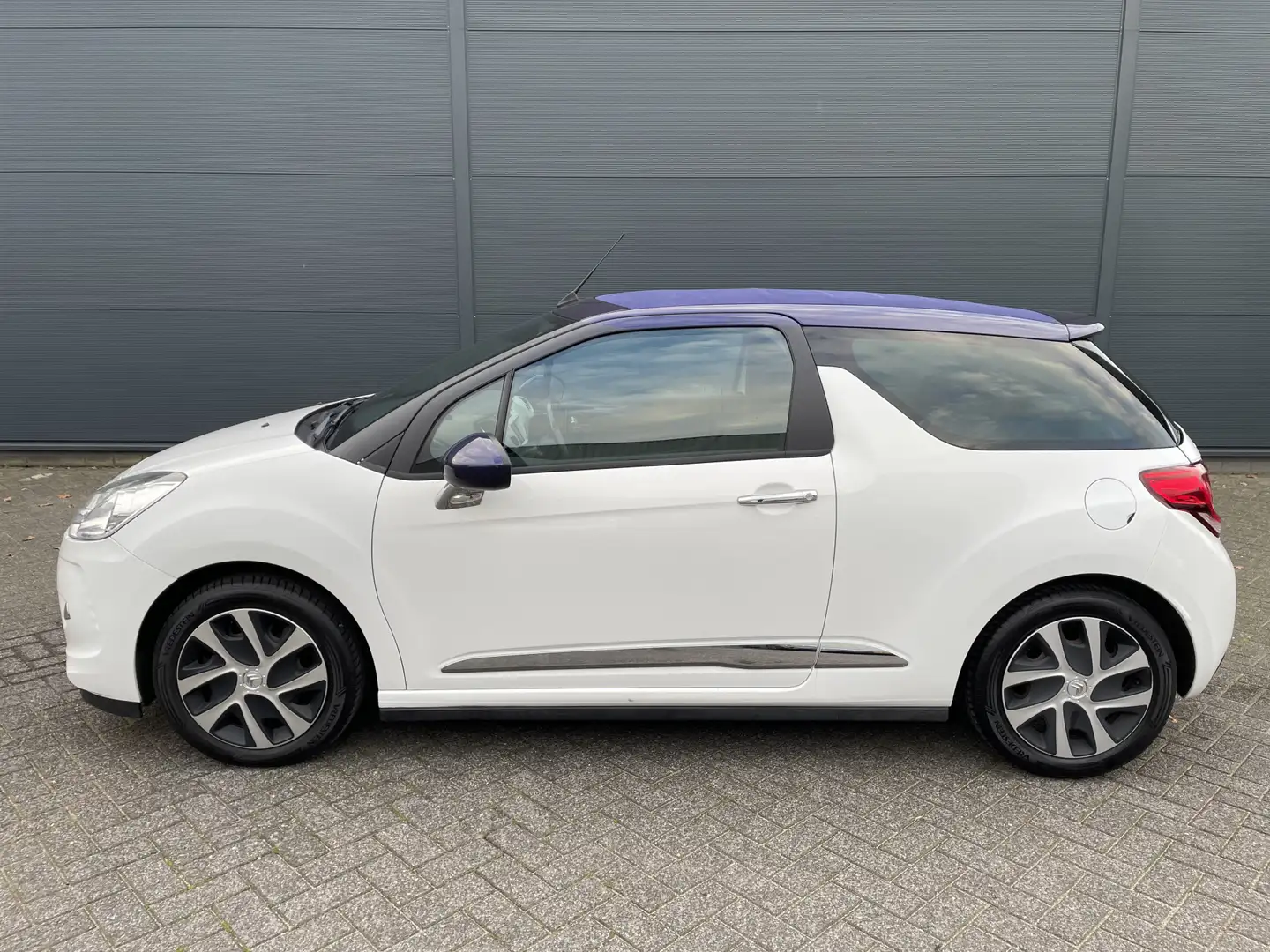 Citroen DS3 Cabrio 82pk Chic (Navigatie - Automatische Airco - Weiß - 2