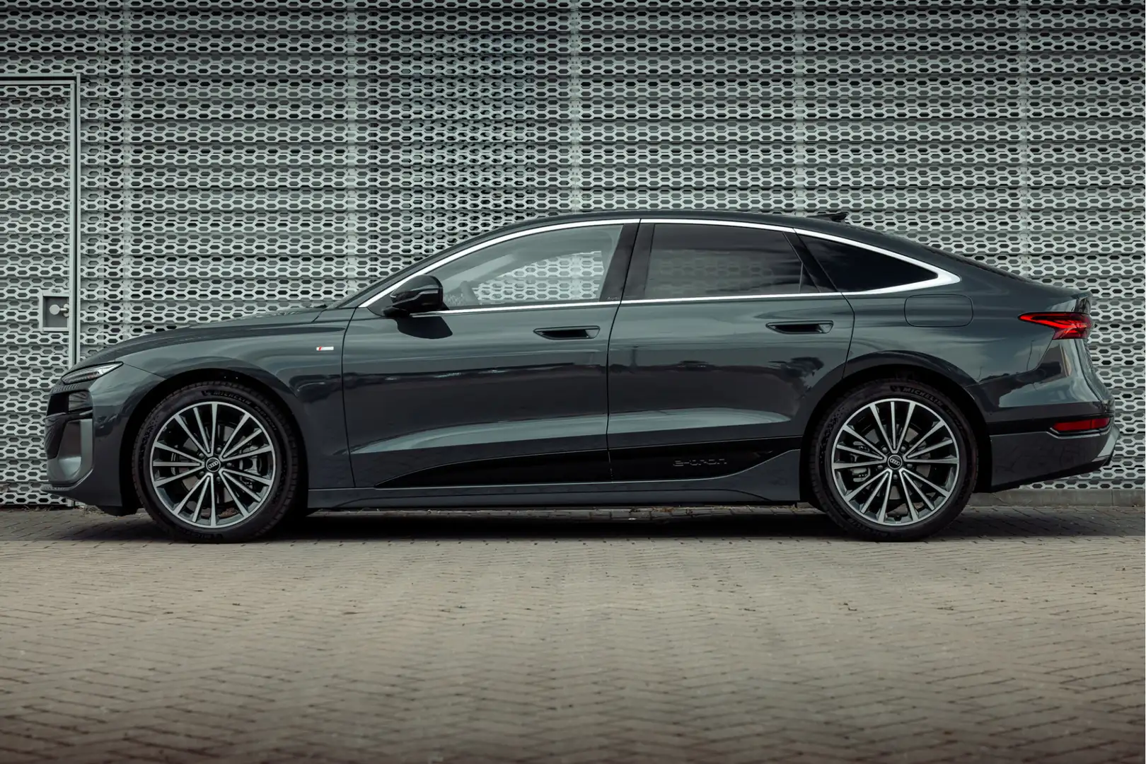 Audi A6 Sportback e-tron Advanced edition 83 kWh Grijs - 2
