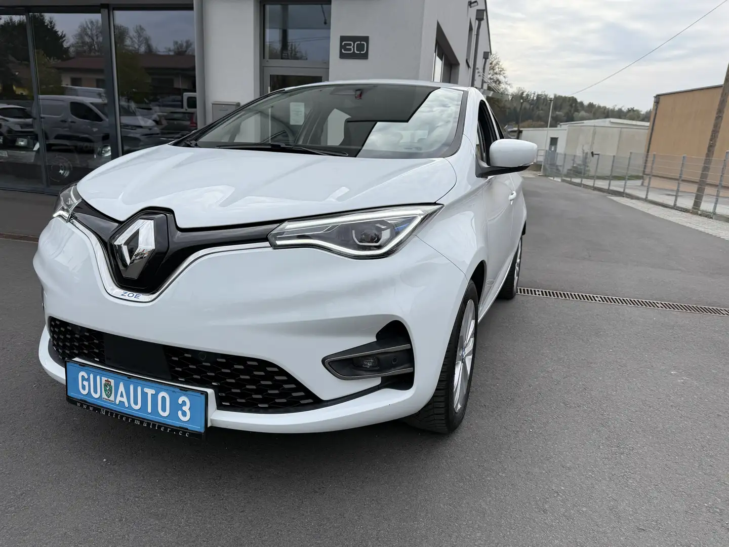 Renault ZOE Zoe Zen mit vielen Extras R110 Z.E.50 Akkumiete Weiß - 1