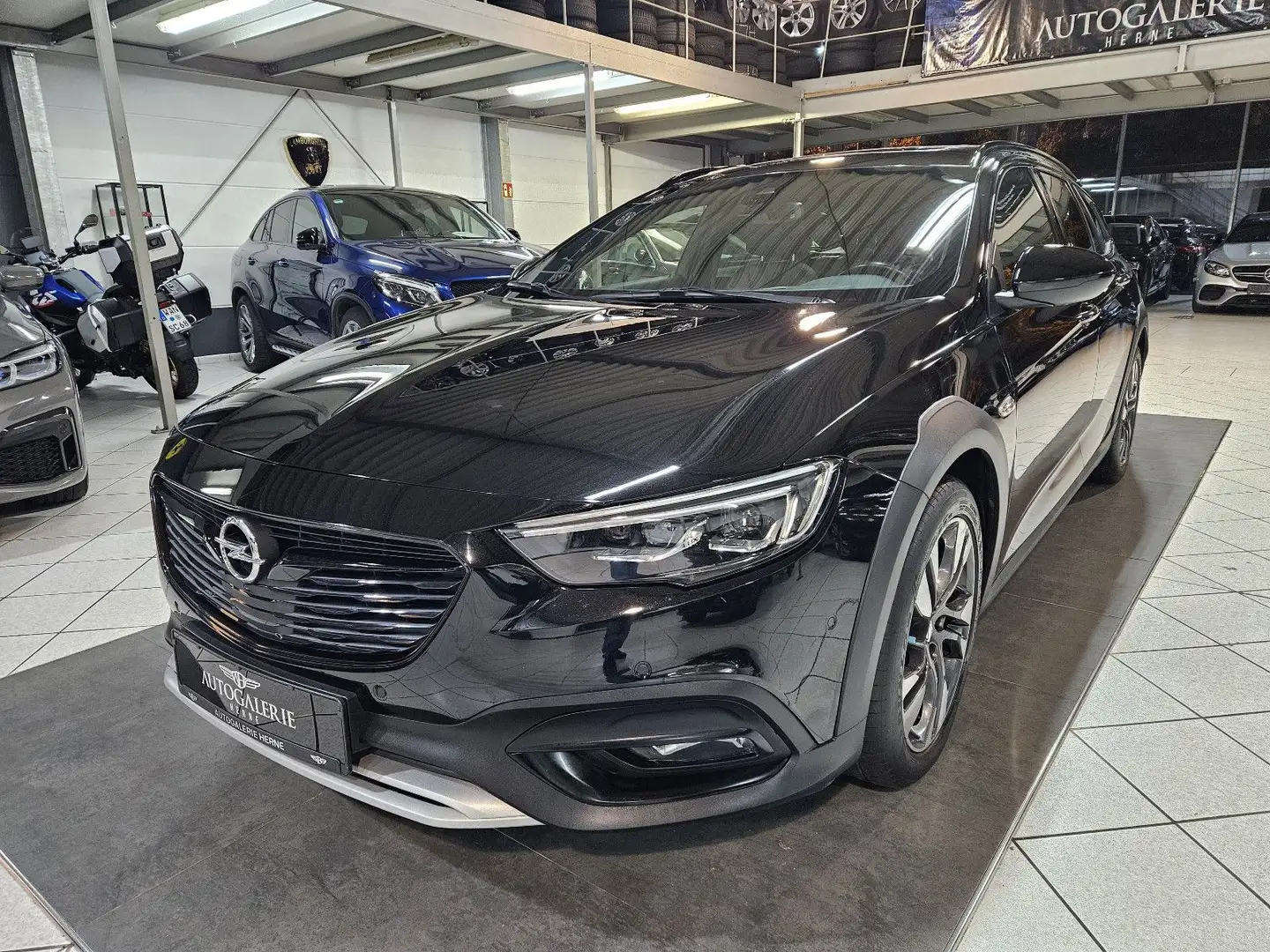 Opel Insignia B Country Tourer 4x4*PAN*HUD*VOLLLLLLLL Zwart - 1