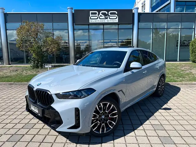 BMW X6 view 2