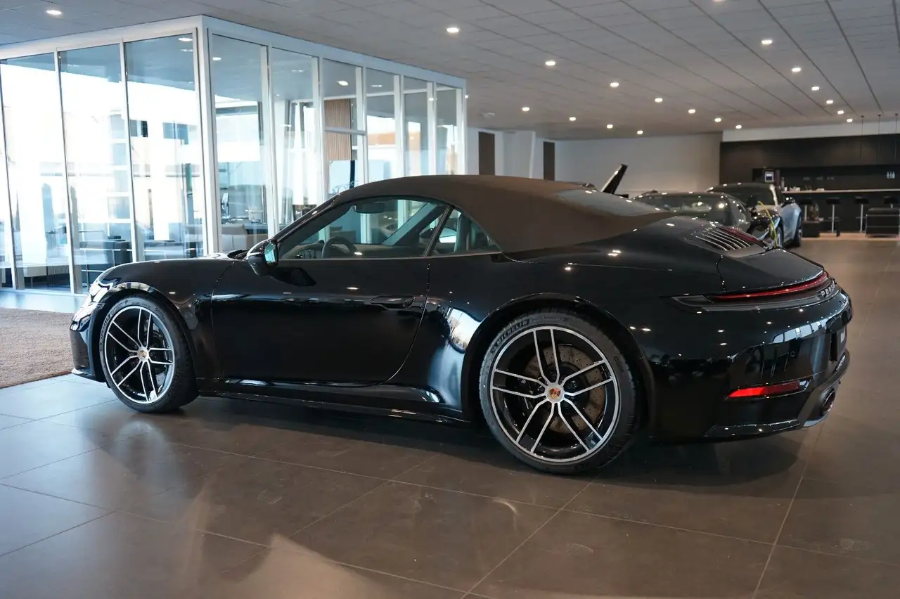 Porsche 992 .2 Carrera 4S Cabrio | SportDesign | 18-Wege 4