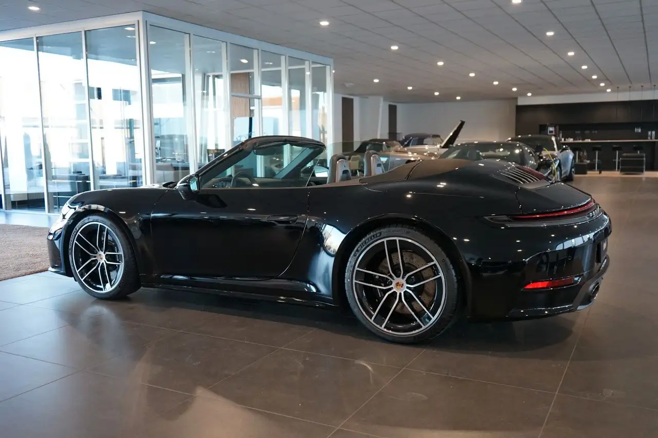 Porsche 992 .2 Carrera 4S Cabrio | SportDesign | 18-Wege 2