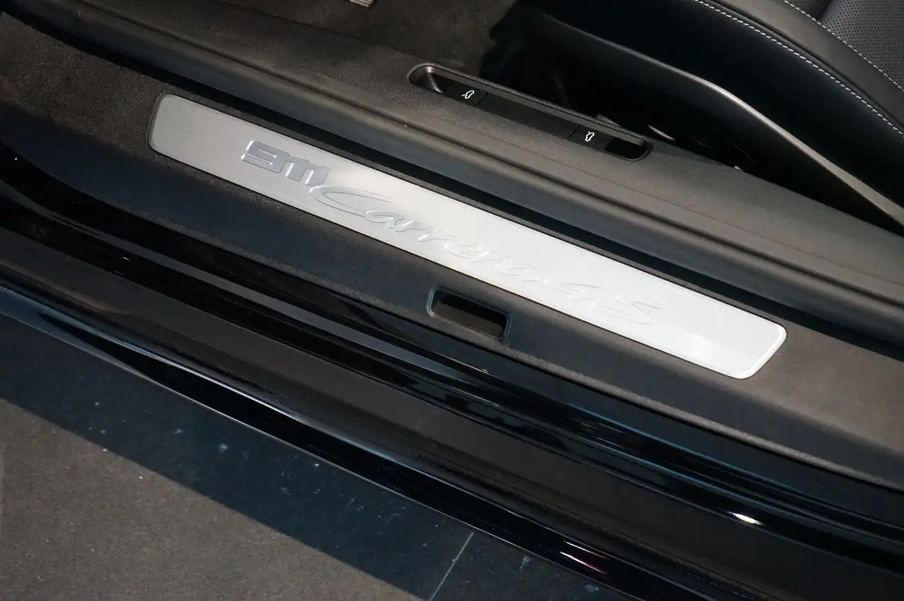 Porsche 992 .2 Carrera 4S Cabrio | SportDesign | 18-Wege 15
