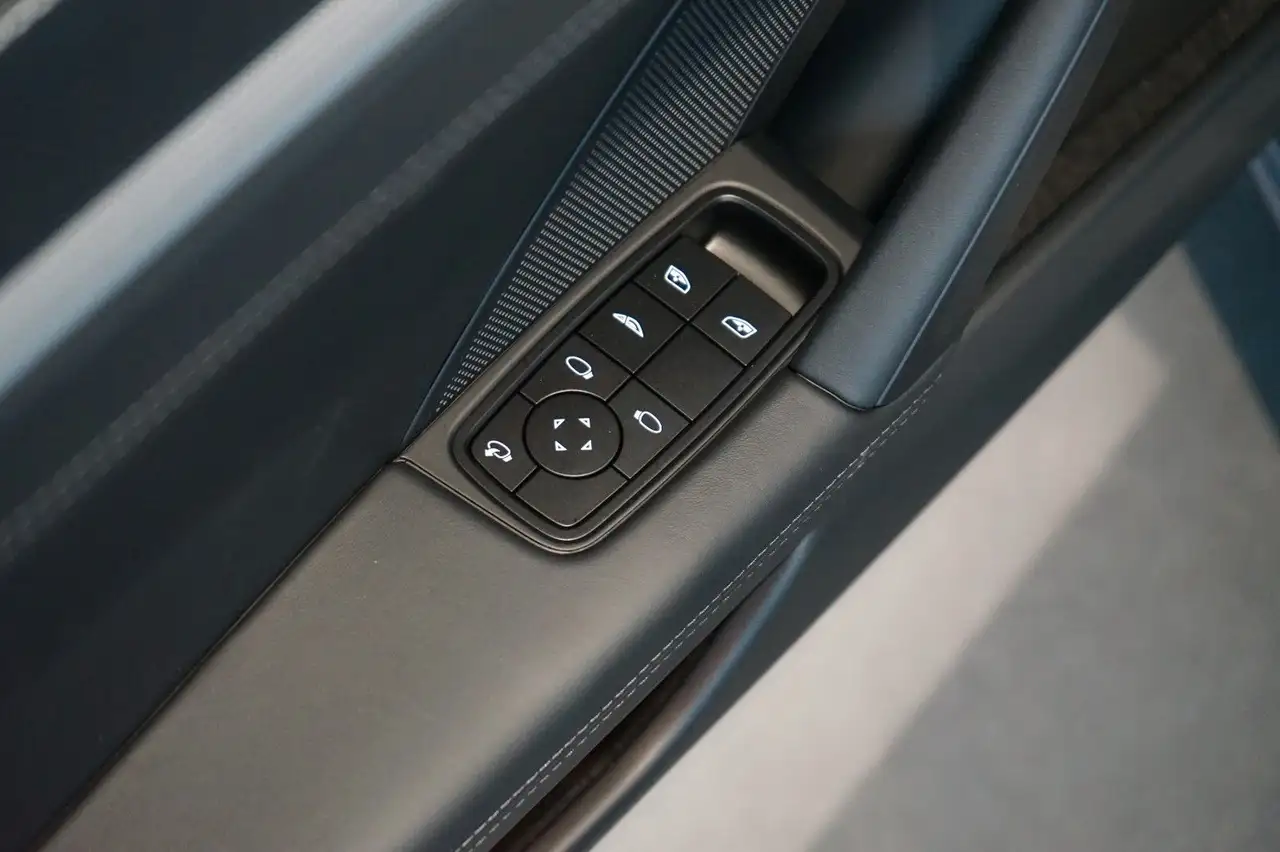 Porsche 992 .2 Carrera 4S Cabrio | SportDesign | 18-Wege 14