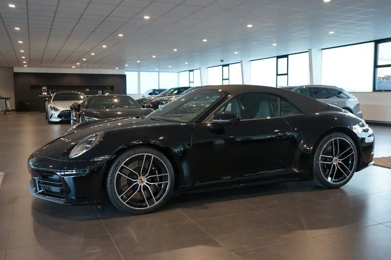 Porsche 992 .2 Carrera 4S Cabrio | SportDesign | 18-Wege 3