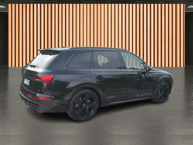 Audi SQ7 view 5
