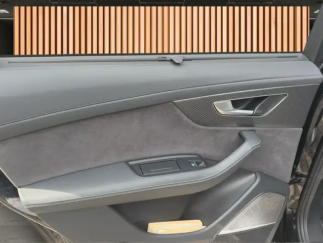Audi SQ7 view 7