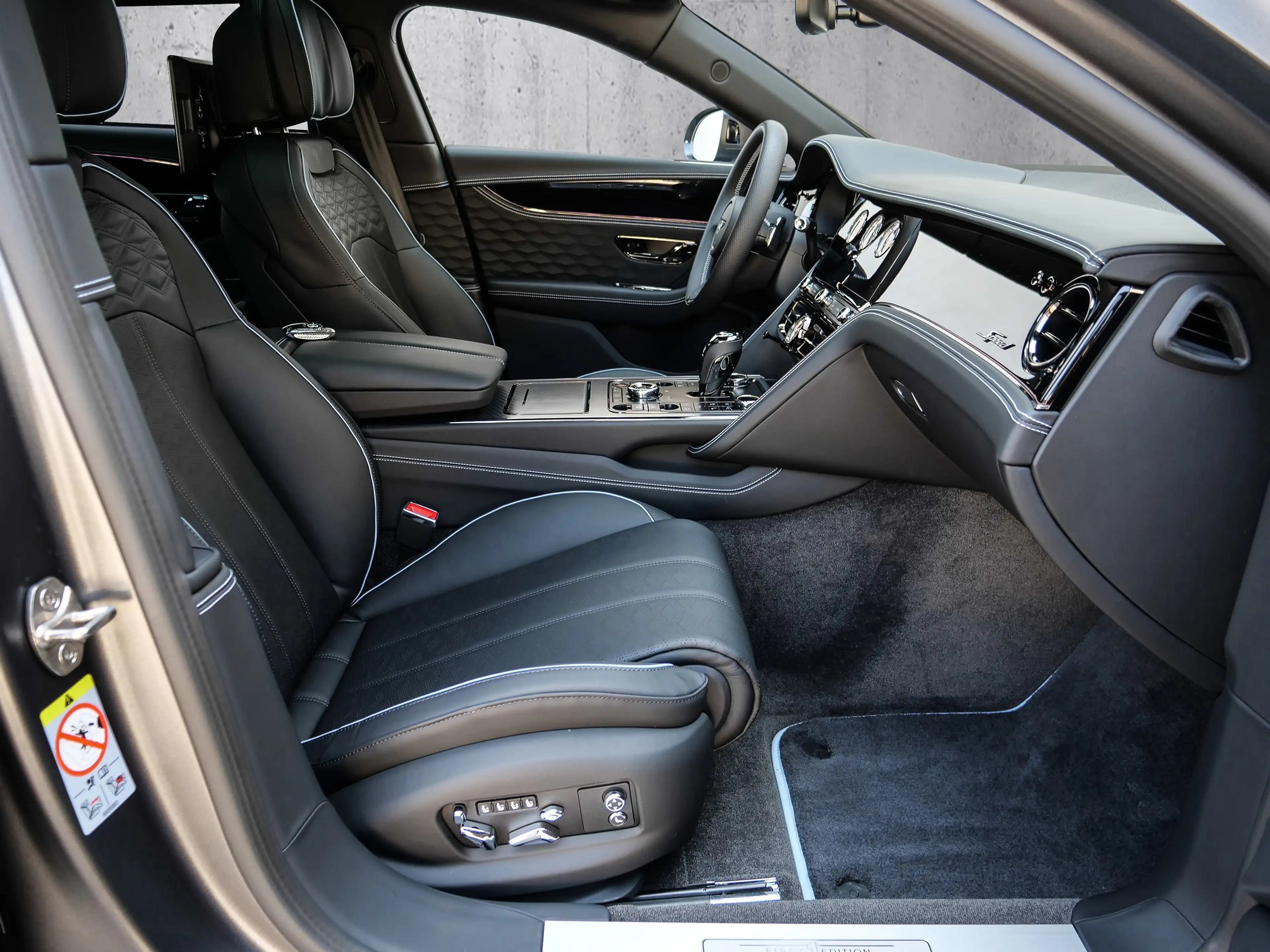 Bentley Flying Spur Speed Rear Entertainment, Dark Chrome — photo 6