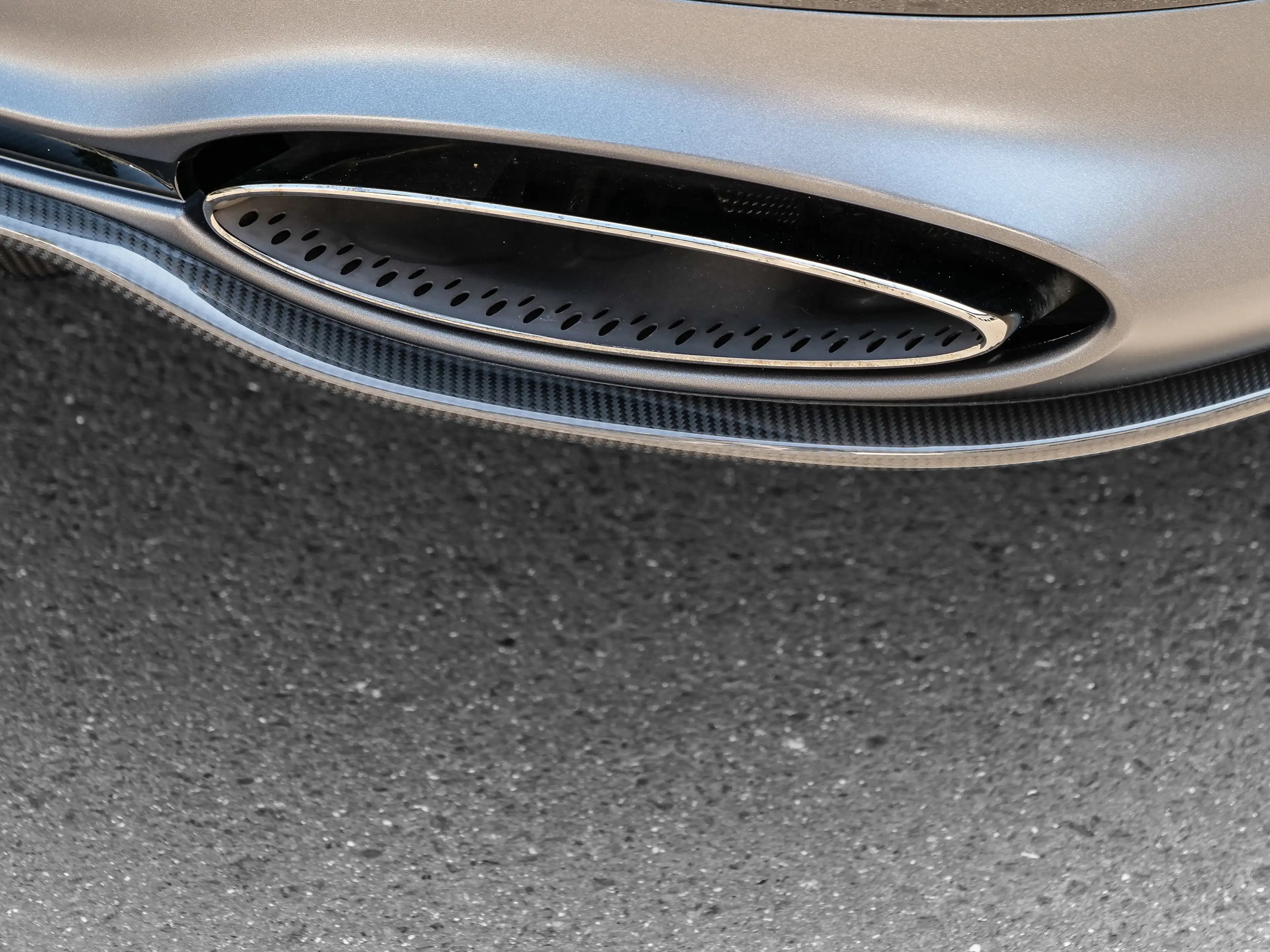 Bentley Flying Spur Speed Rear Entertainment, Dark Chrome — photo 12