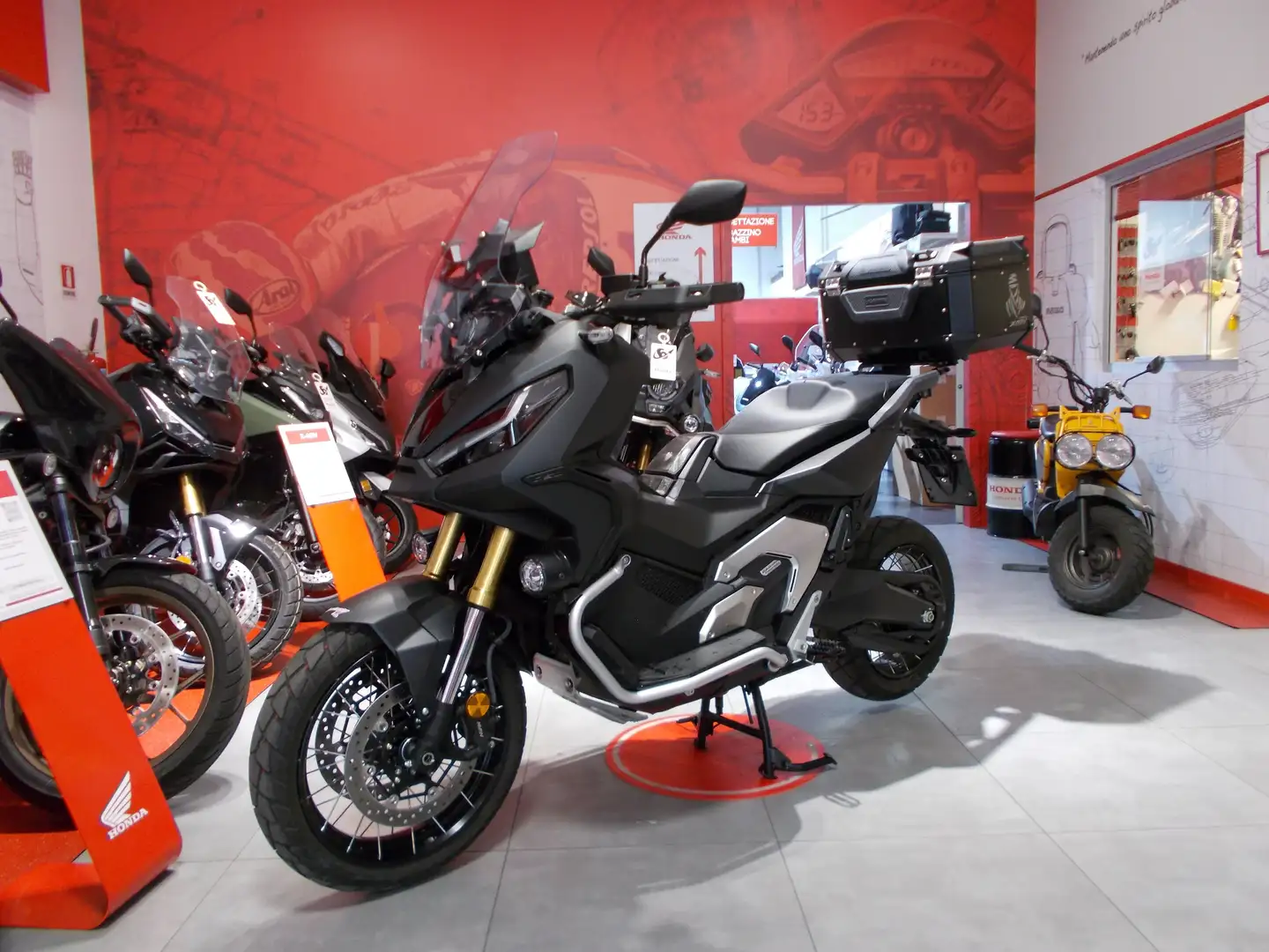 Honda X-ADV 750 dct Zwart - 1