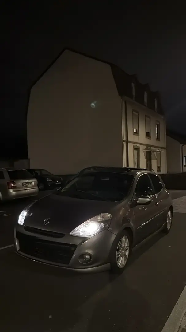 Renault Clio III 1.6 16V 128 GT - 1