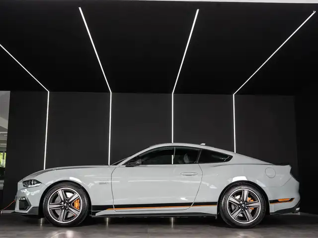 Ford Mustang view 7