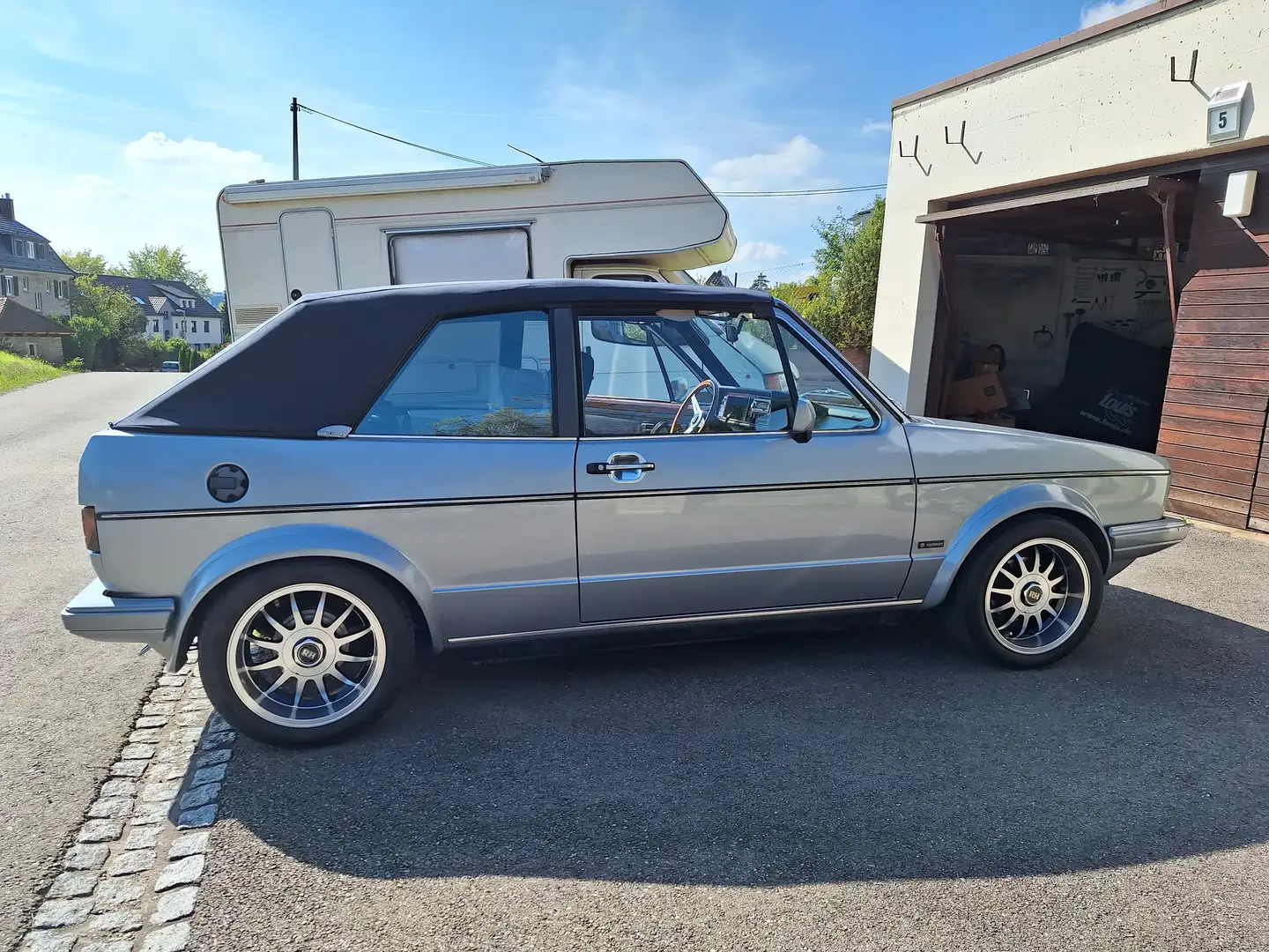 Oldtimer Volkswagen Golf 1 Cabrio Typ 155 Stříbrná - 1