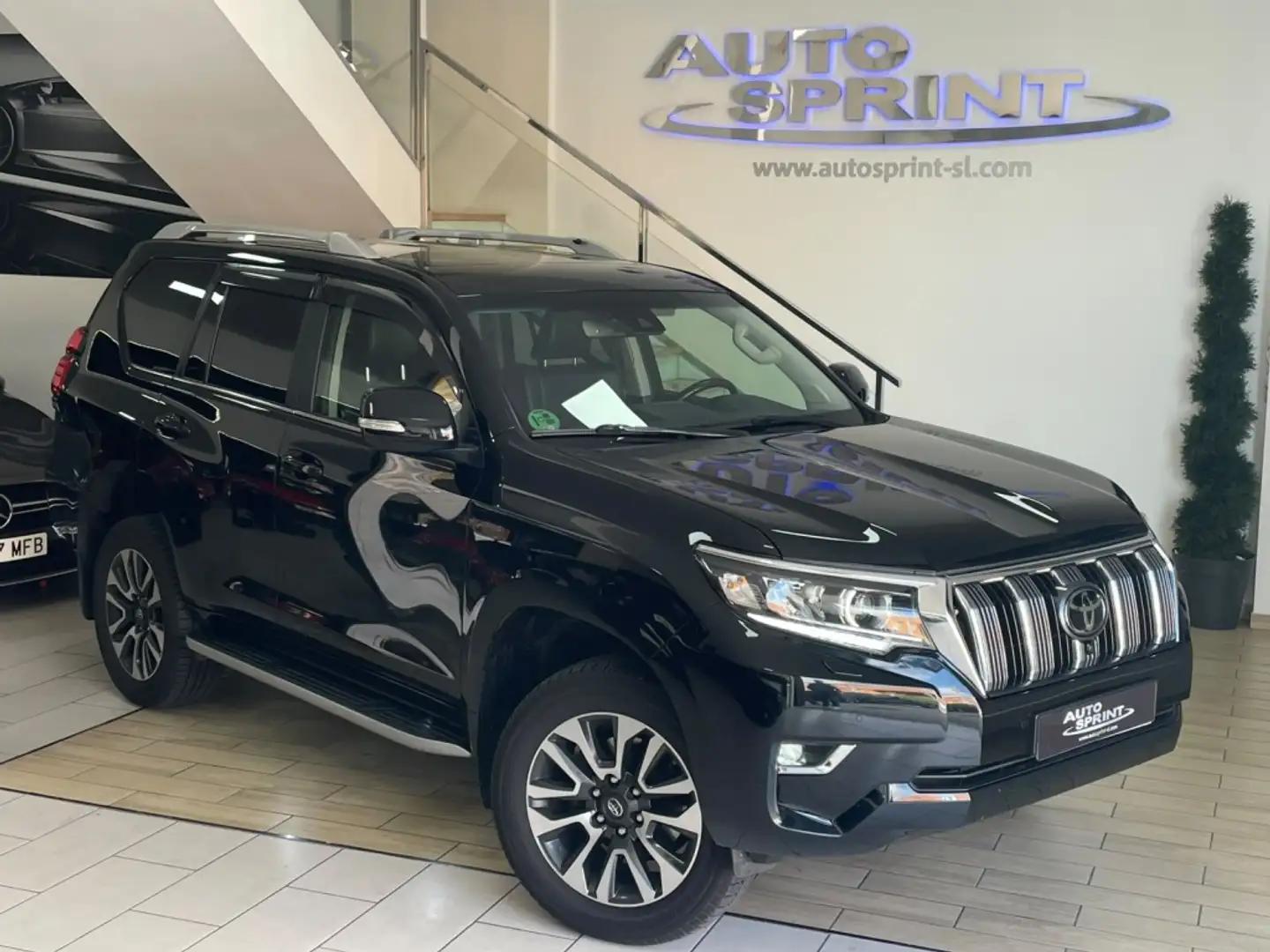 Toyota Land Cruiser D-4D VXL Aut. Negro - 1