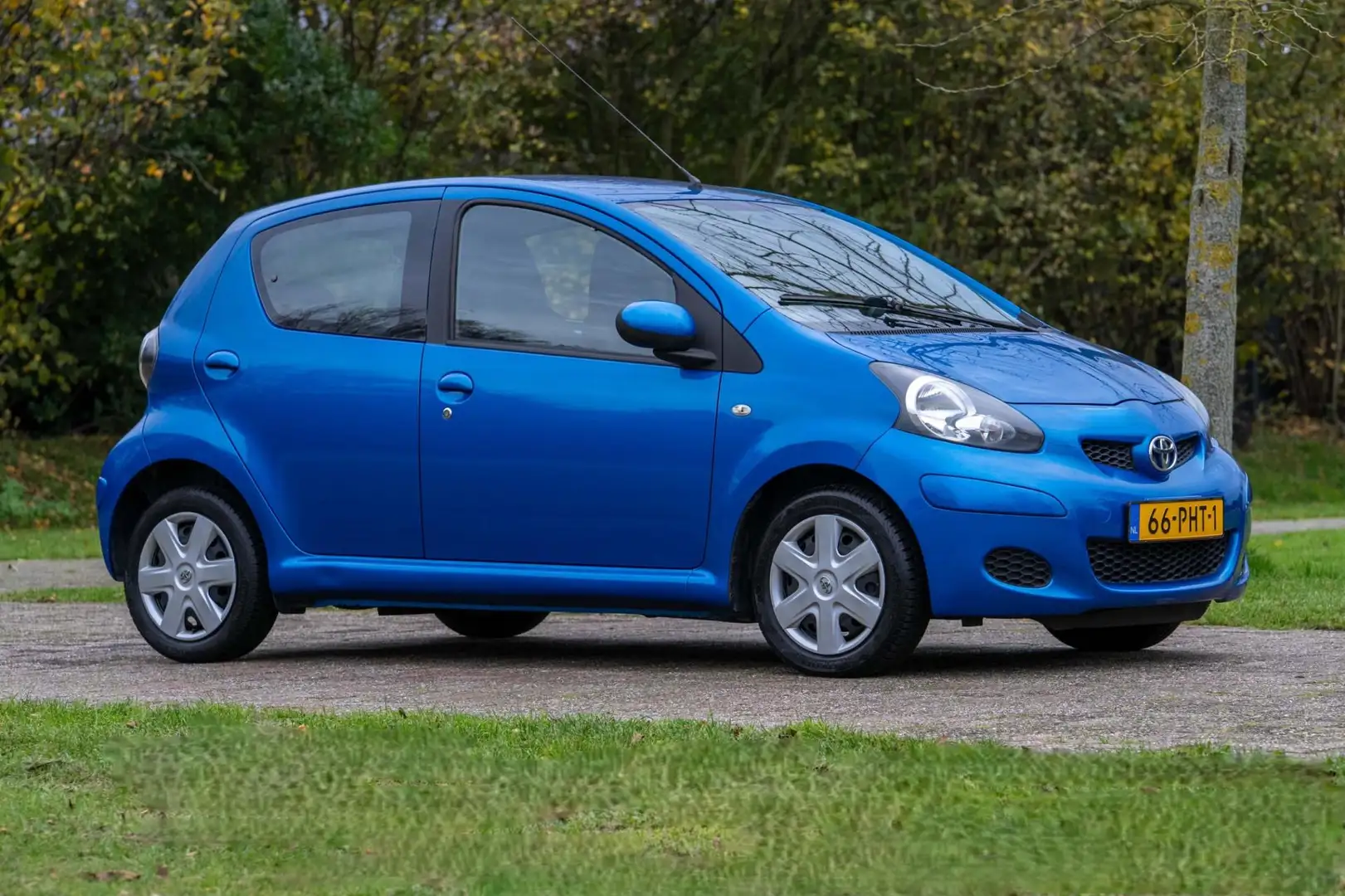 Toyota Aygo 1.0-12V Comfort Navigator 1e Eig. +NAP NL-auto Bleu - 2