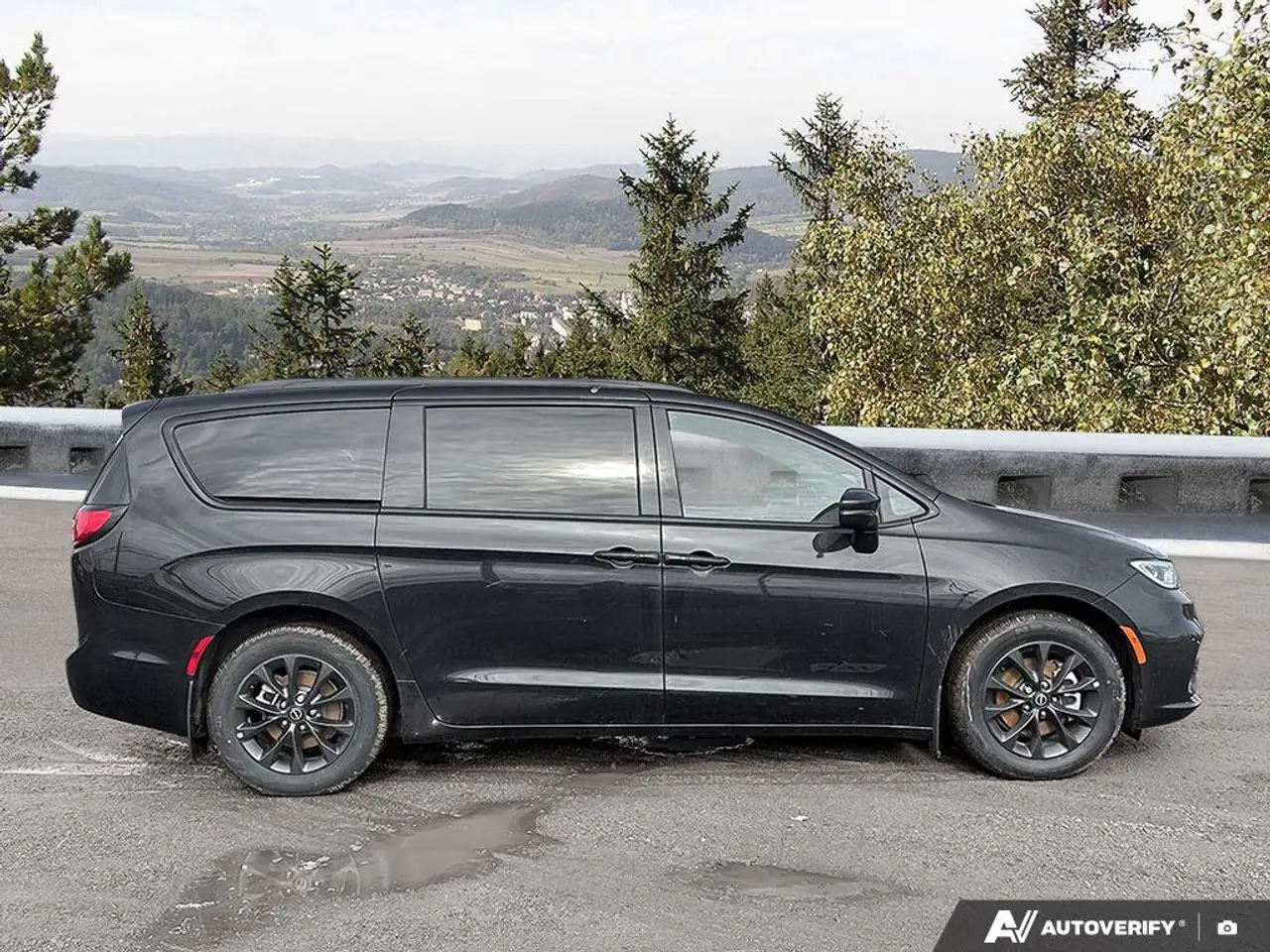 Chrysler Pacifica снимка Chrysler Pacifica