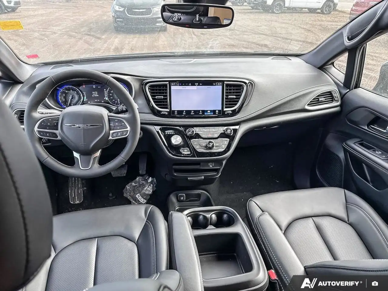 Chrysler Pacifica снимка Chrysler Pacifica