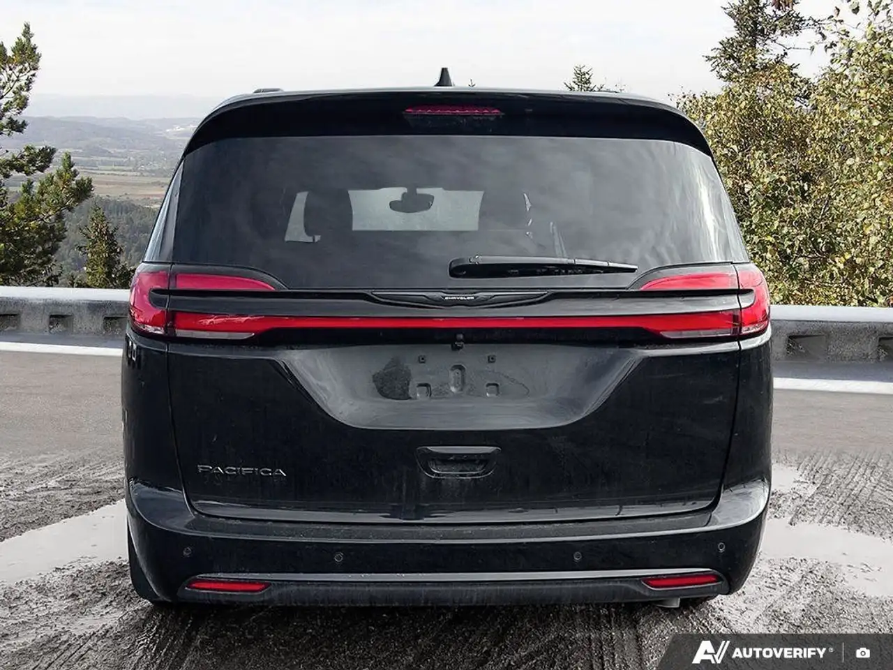 Chrysler Pacifica снимка Chrysler Pacifica