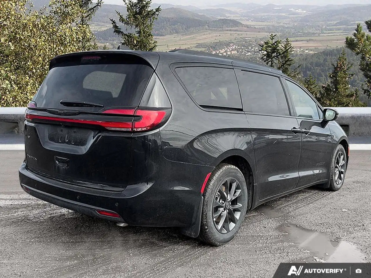 Chrysler Pacifica снимка Chrysler Pacifica