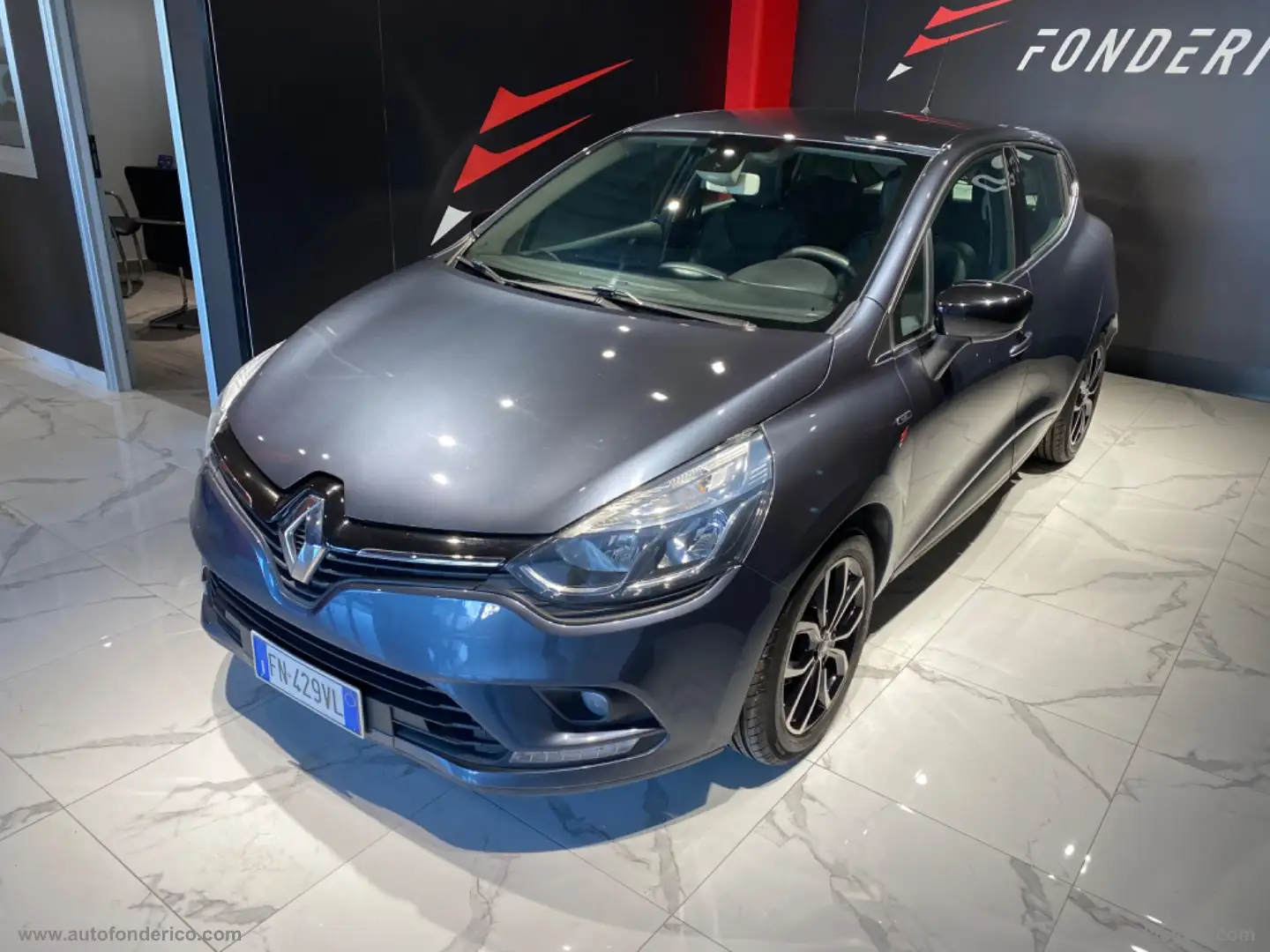 Renault Clio dCi 8V 90 CV S&S 5p. Energy Duel Gris - 2