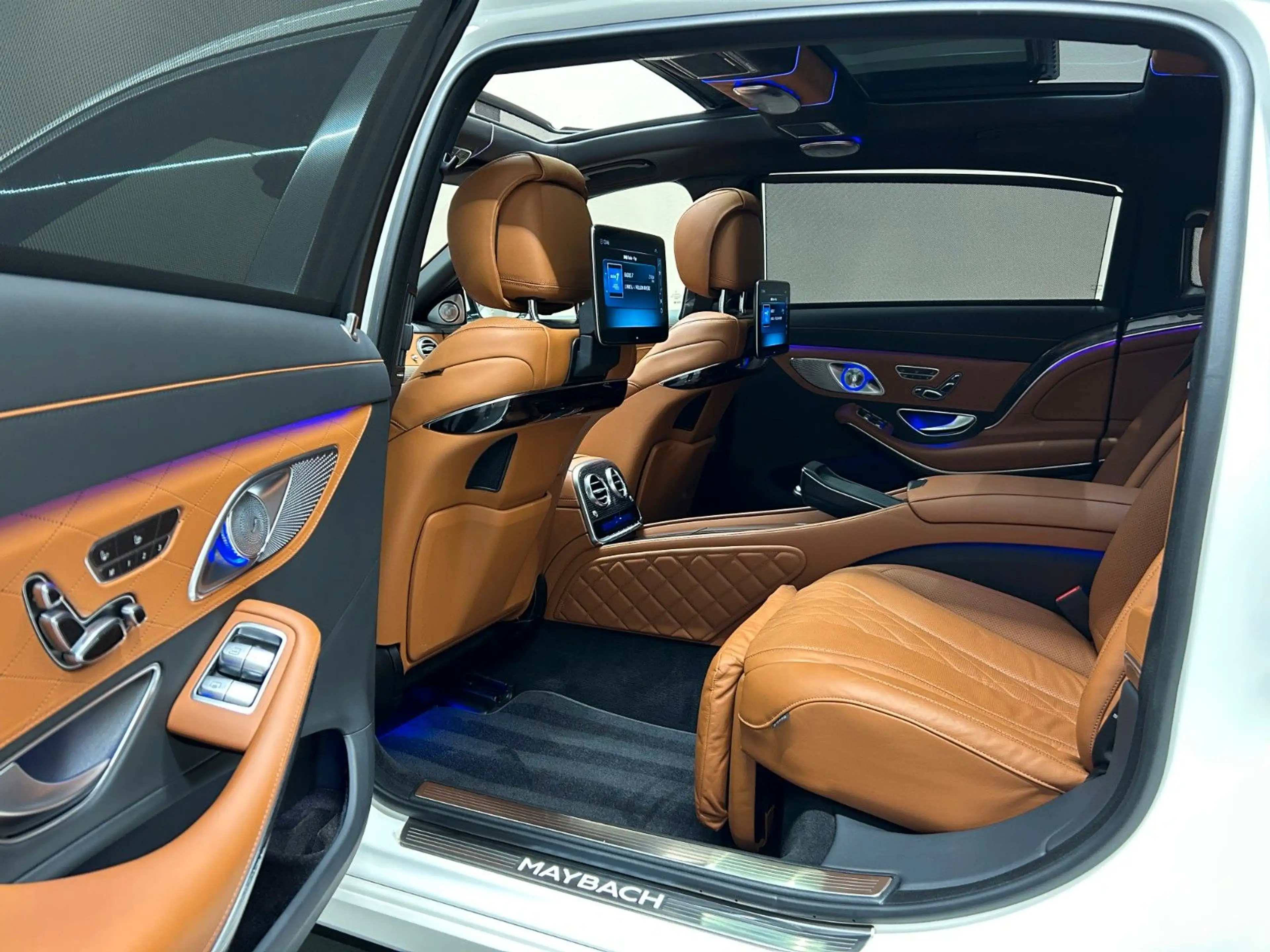 Maybach S560 Maybach 4M *CHAUFFEUR PAKET*FOND-TV*MASSAGE — photo 13